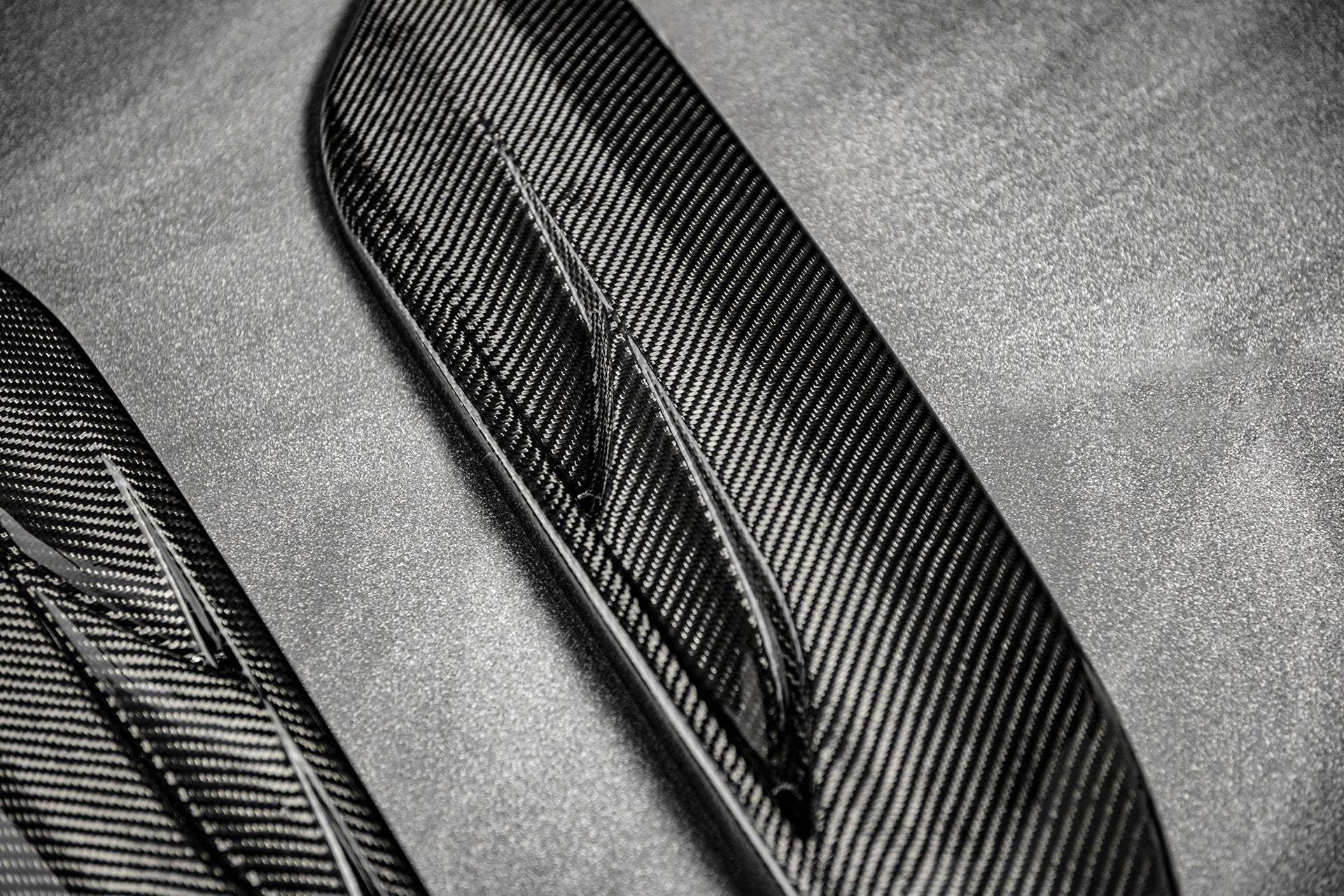 Land Rover Defender (2020 Onwards) Exposed Carbon Bonnet Side Vents - Image 4