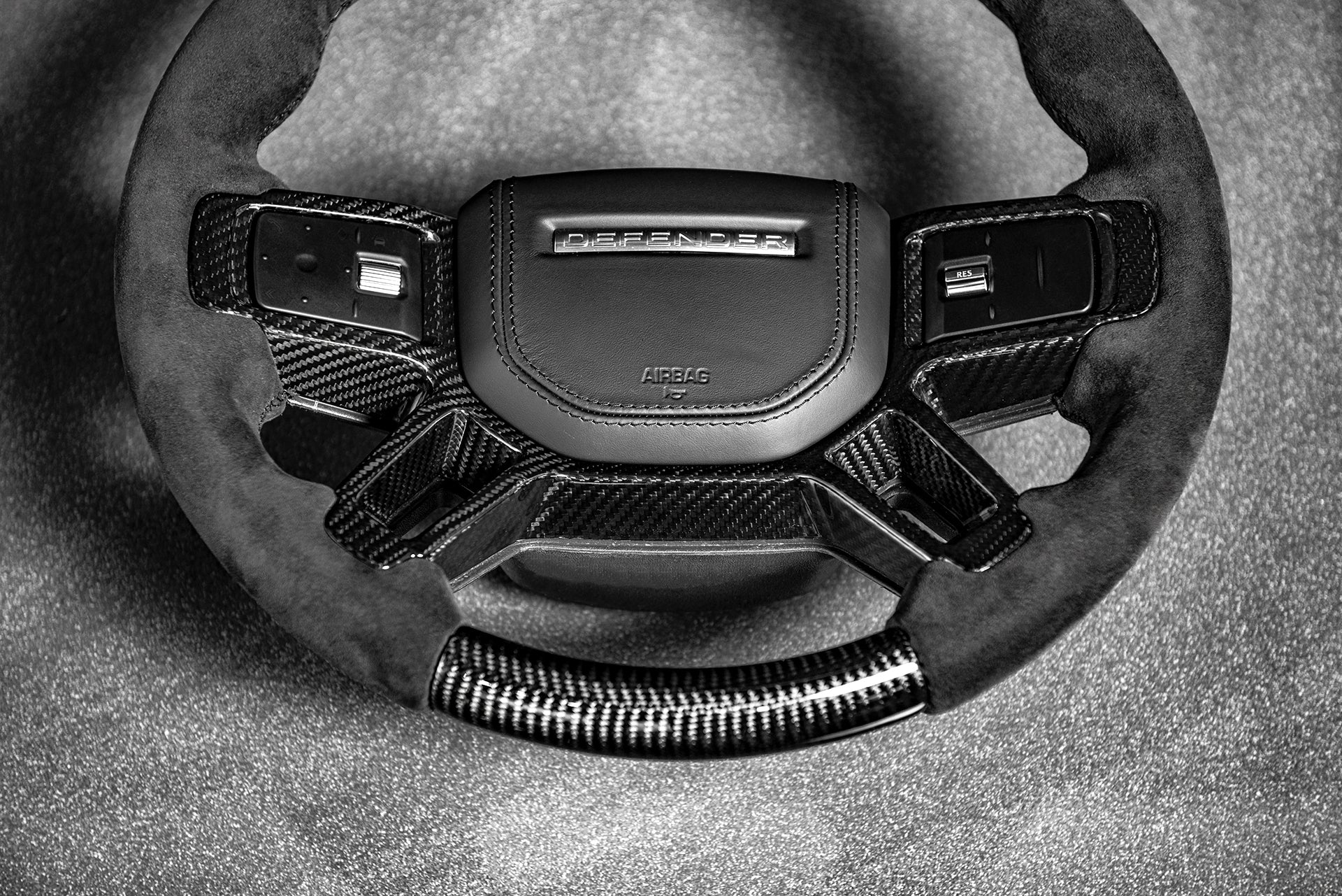 Land Rover Defender (2020 Onwards) Full Carbon Steering Wheel - Image 10