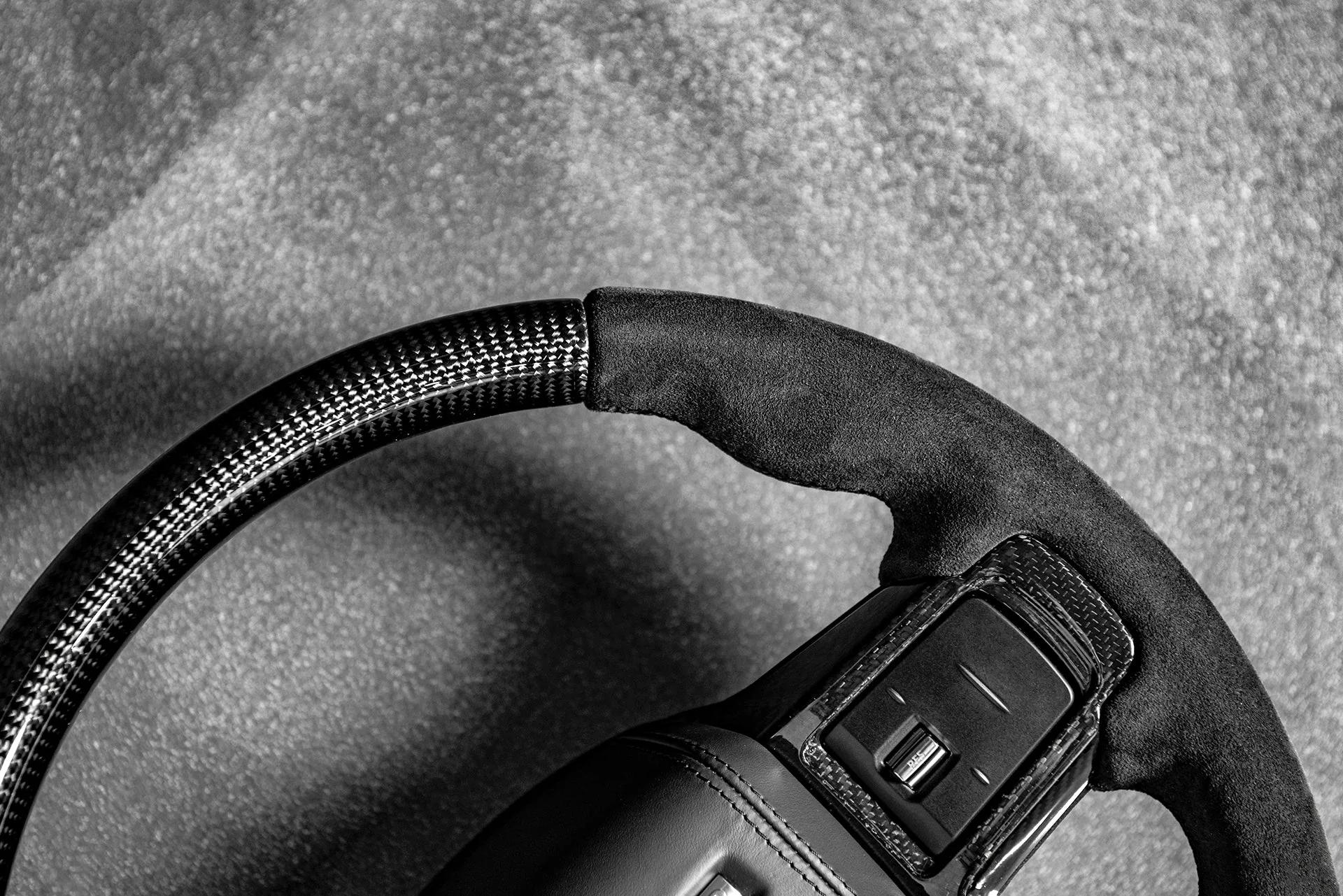 Land Rover Defender (2020 Onwards) Chelsea Truck Company Full Carbon Steering Wheel - Image 10