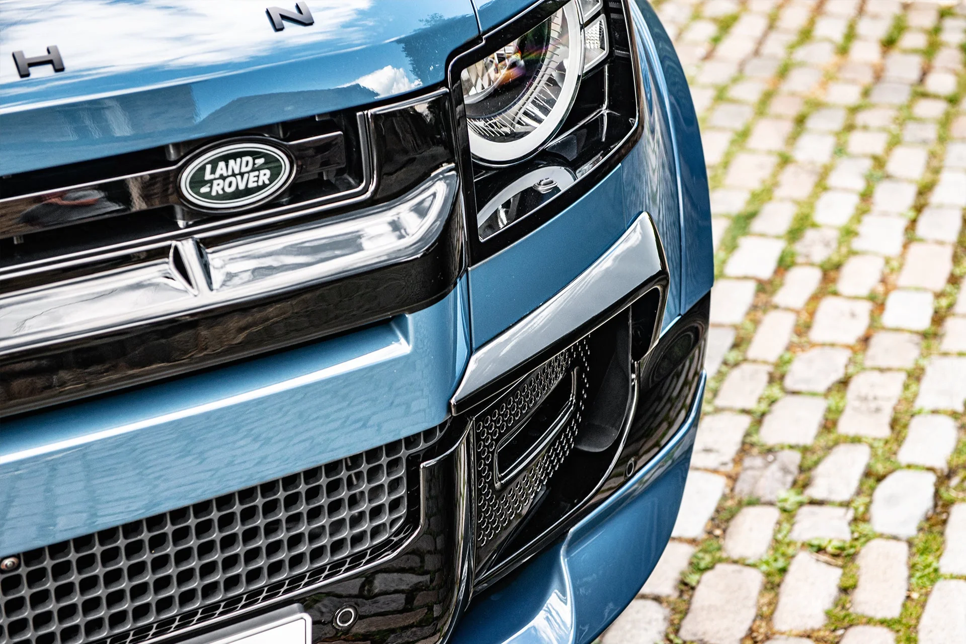 Land Rover Defender (2020 Onwards) Grille Mask - Image 4