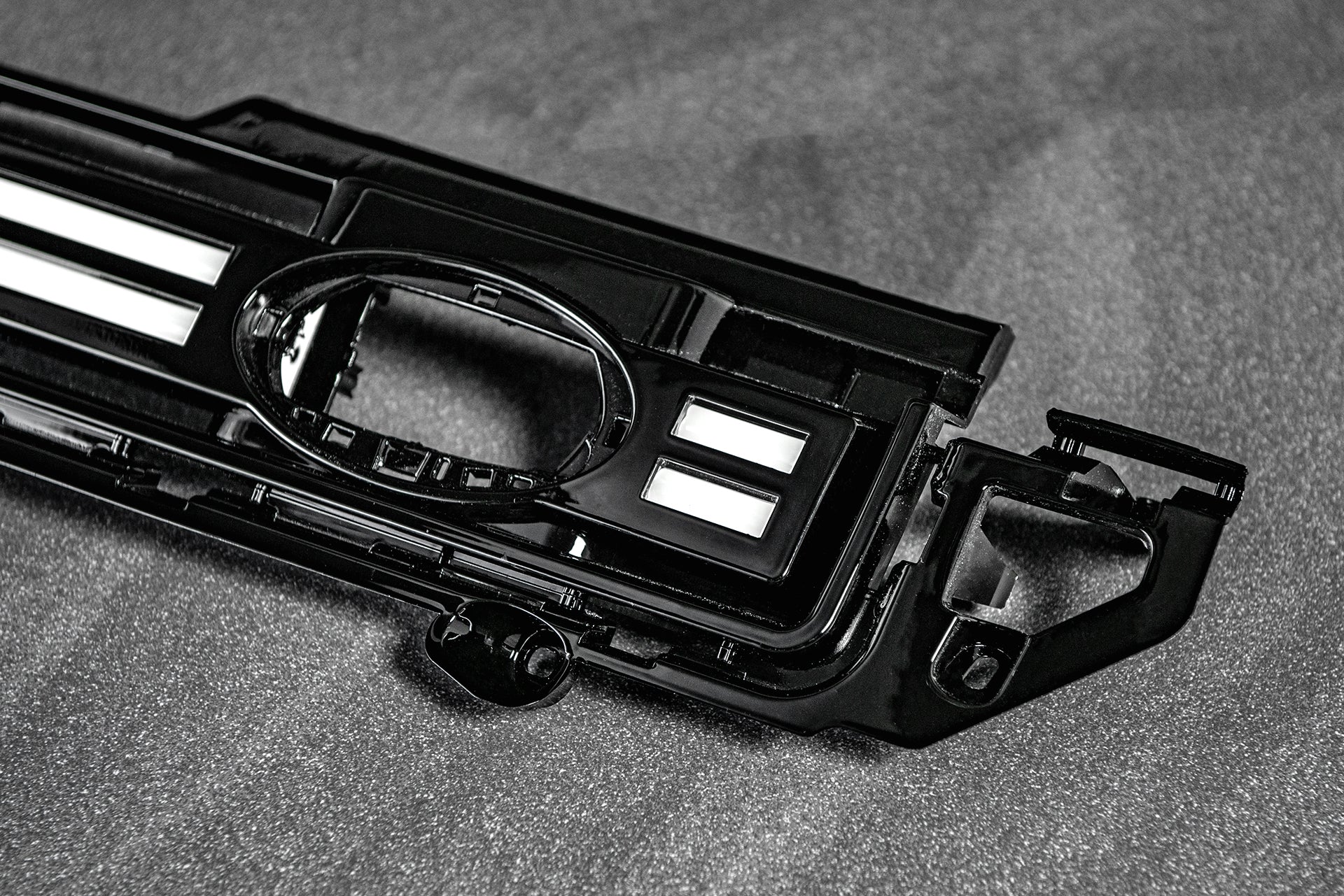 Land Rover Defender (2020 Onwards) Grille with LED Lightbar - Image 12