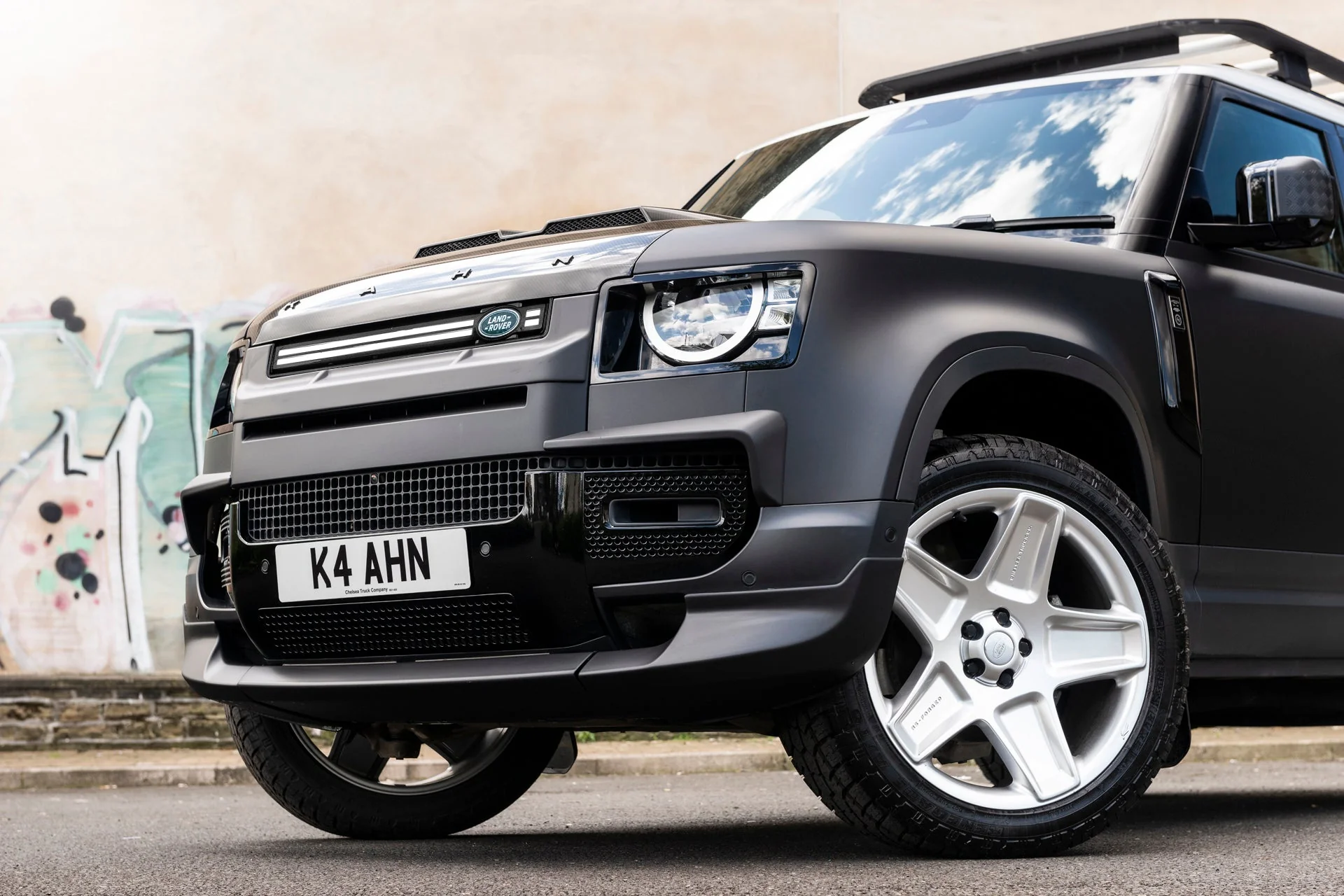 Land Rover Defender (2020 Onwards) Grille with LED Lightbar - Image 13