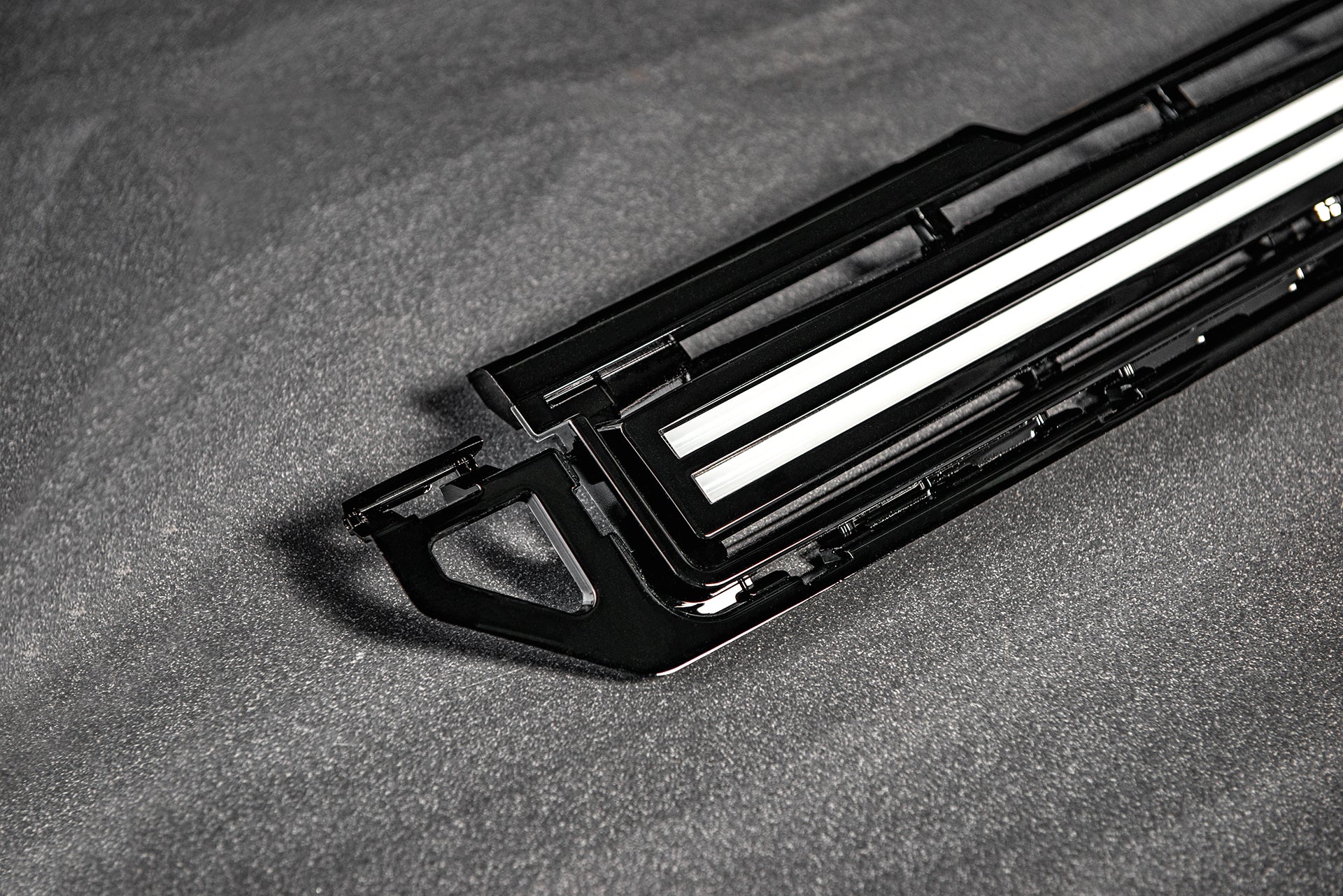 Land Rover Defender (2020 Onwards) Grille with LED Lightbar - Image 6