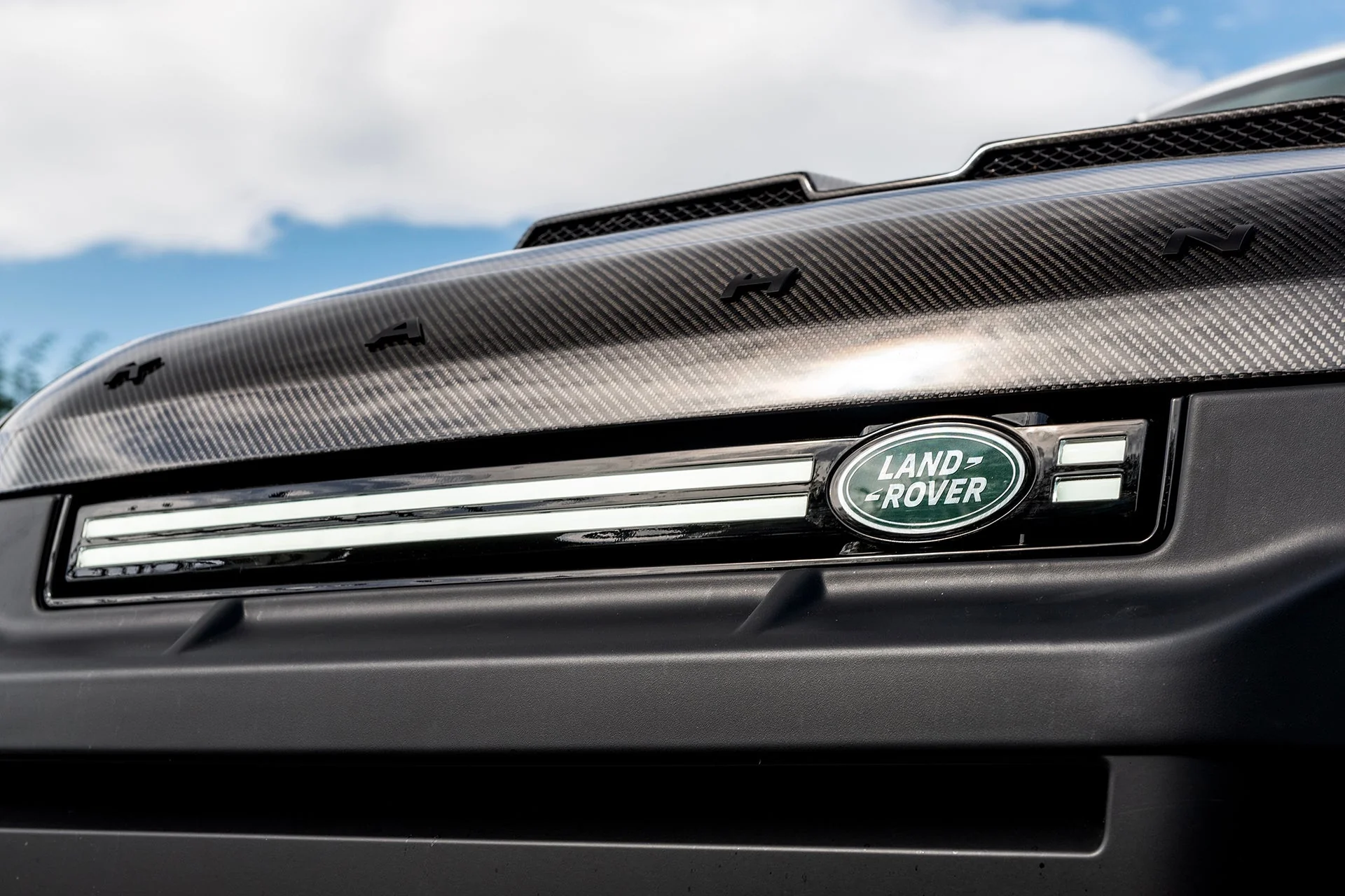 Land Rover Defender (2020 Onwards) Grille with LED Lightbar - Image 8
