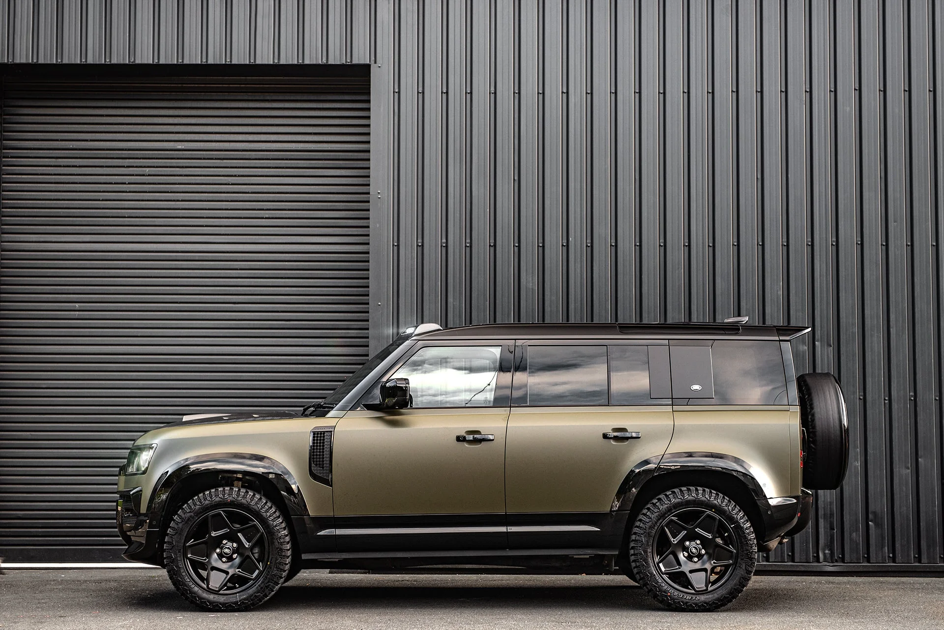 Land Rover Defender (2020 Onwards) RS-Forged Alloy Wheels - Mondial Retro Light - Image 2