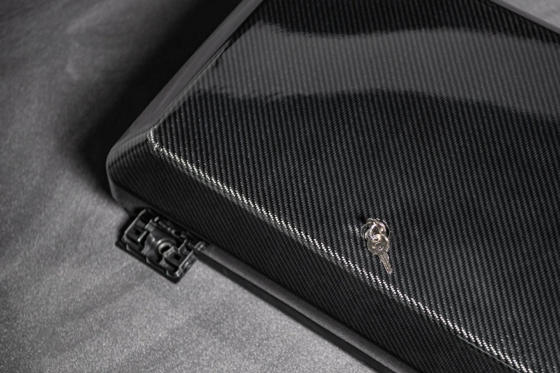 Land Rover Defender (2020 Onwards) Side-mounted Exposed Carbon Storage Box - Image 3