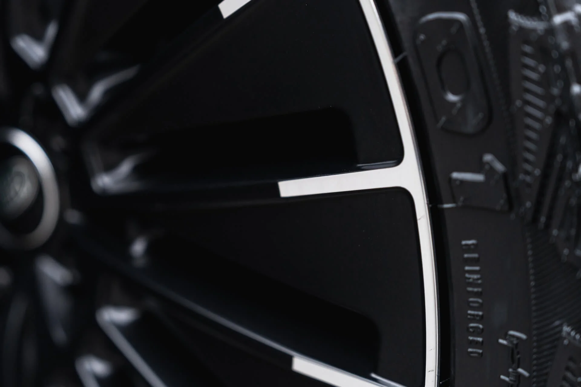 Land Rover Defender (2020 Onwards) RS-Forged Alloy Wheels - Type 63 Turbine - Image 31