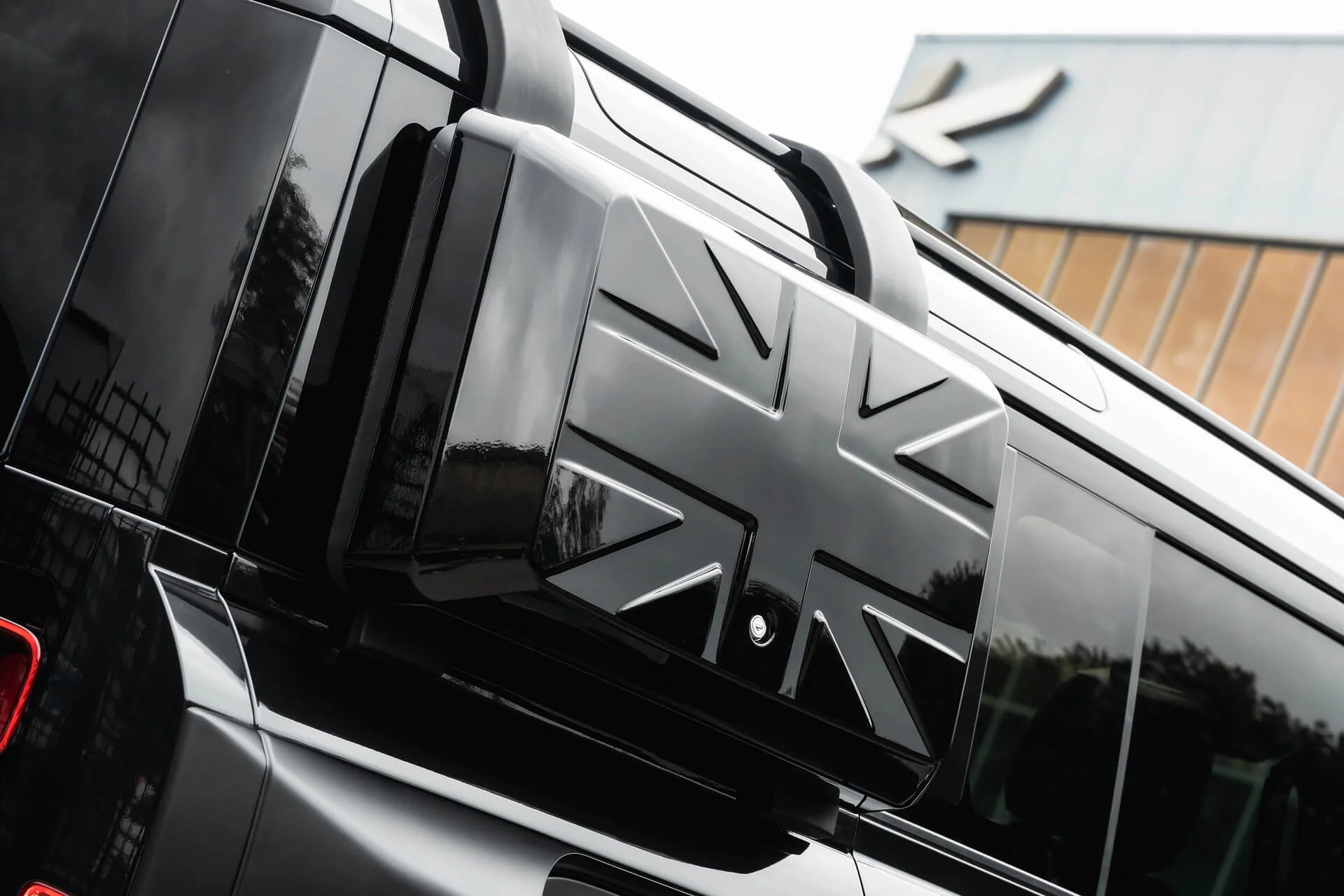 Land Rover Defender (2020 Onwards) Union Flag Side-mounted Storage Box - Image 6