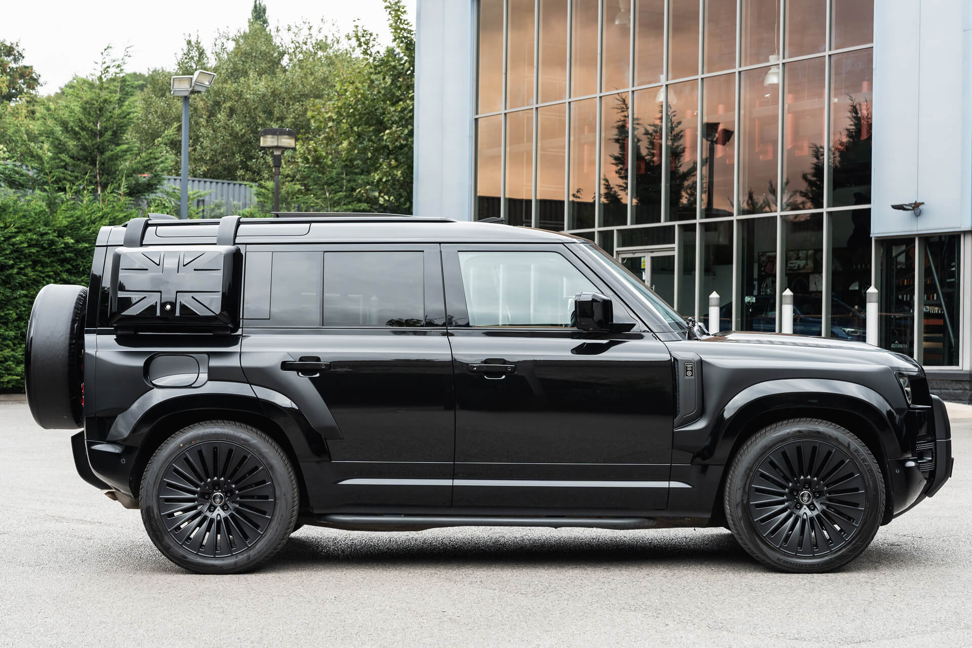 Land Rover Defender (2020 Onwards) Union Flag Side-mounted Storage Box - Image 7