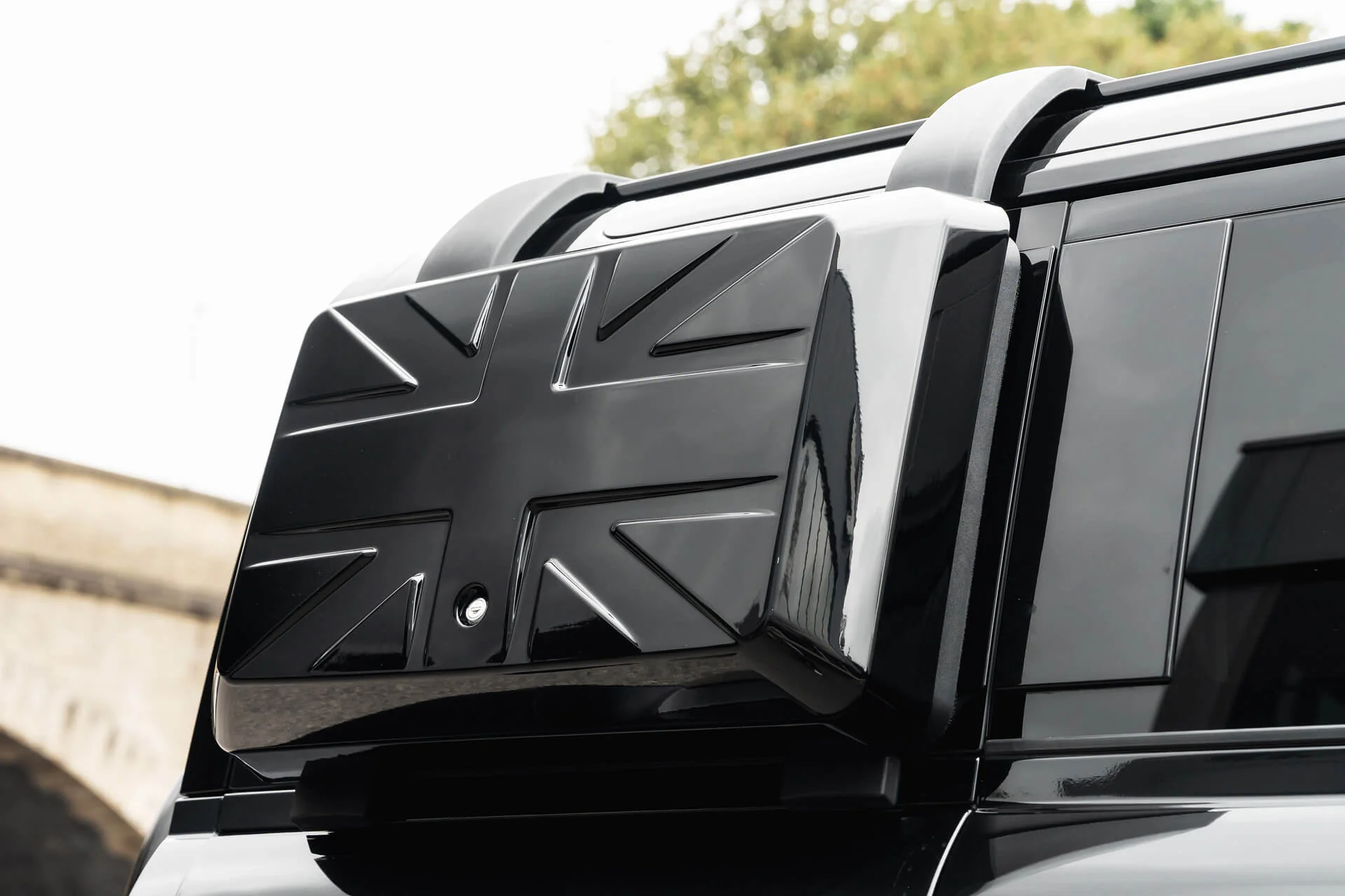 Land Rover Defender (2020 Onwards) Union Flag Side-mounted Storage Box - Image 9
