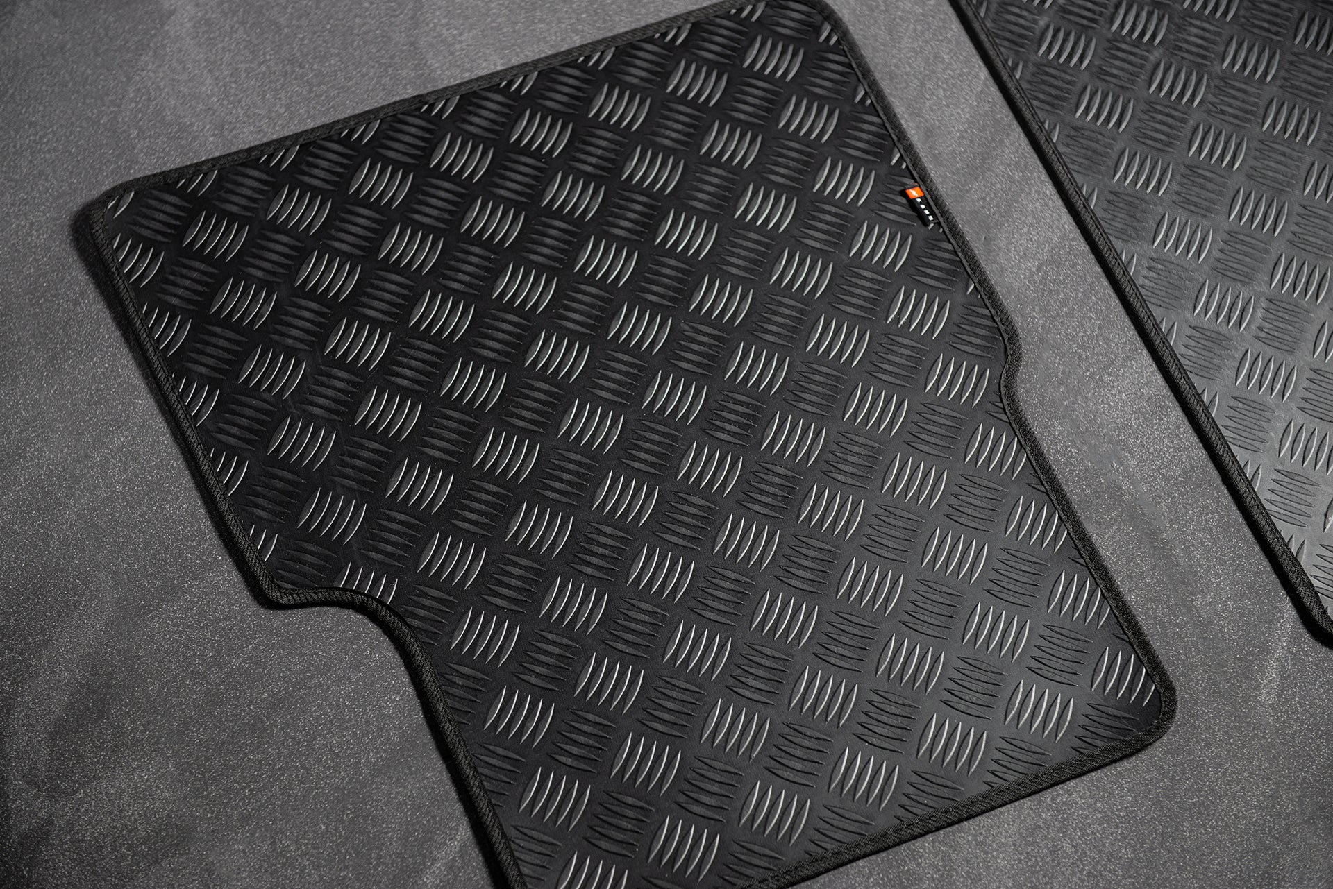 LAND ROVER DEFENDER 90 (1991-2016) CHEQUERED RUBBER FLOOR MATS - Image 2