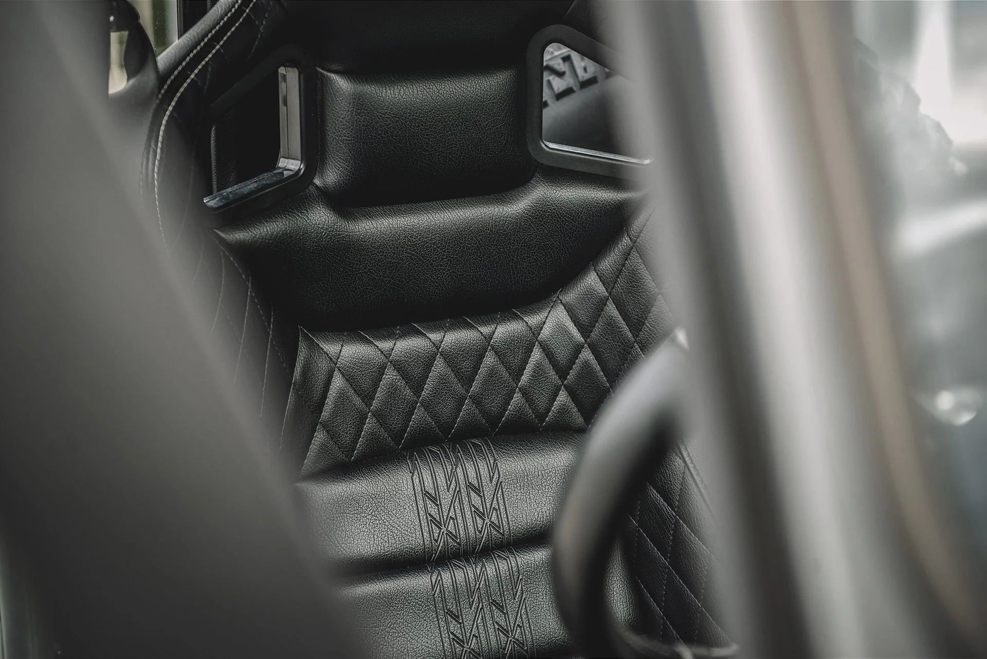 Land Rover Defender 90 (1991-2016) Vegan Leather GTB Sport Seats - Image 4