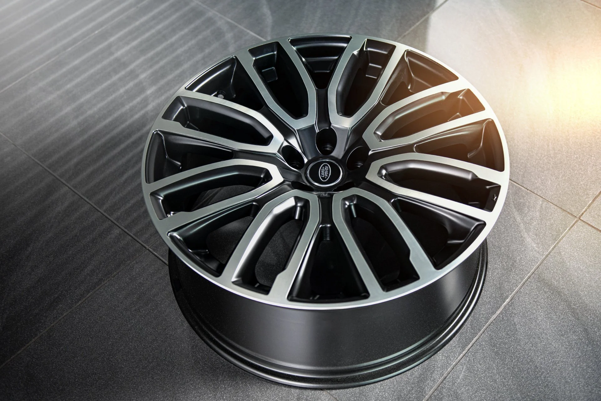 Land Rover Discovery (2017 Onwards) Pace Car Light Alloy Wheels - Image 10