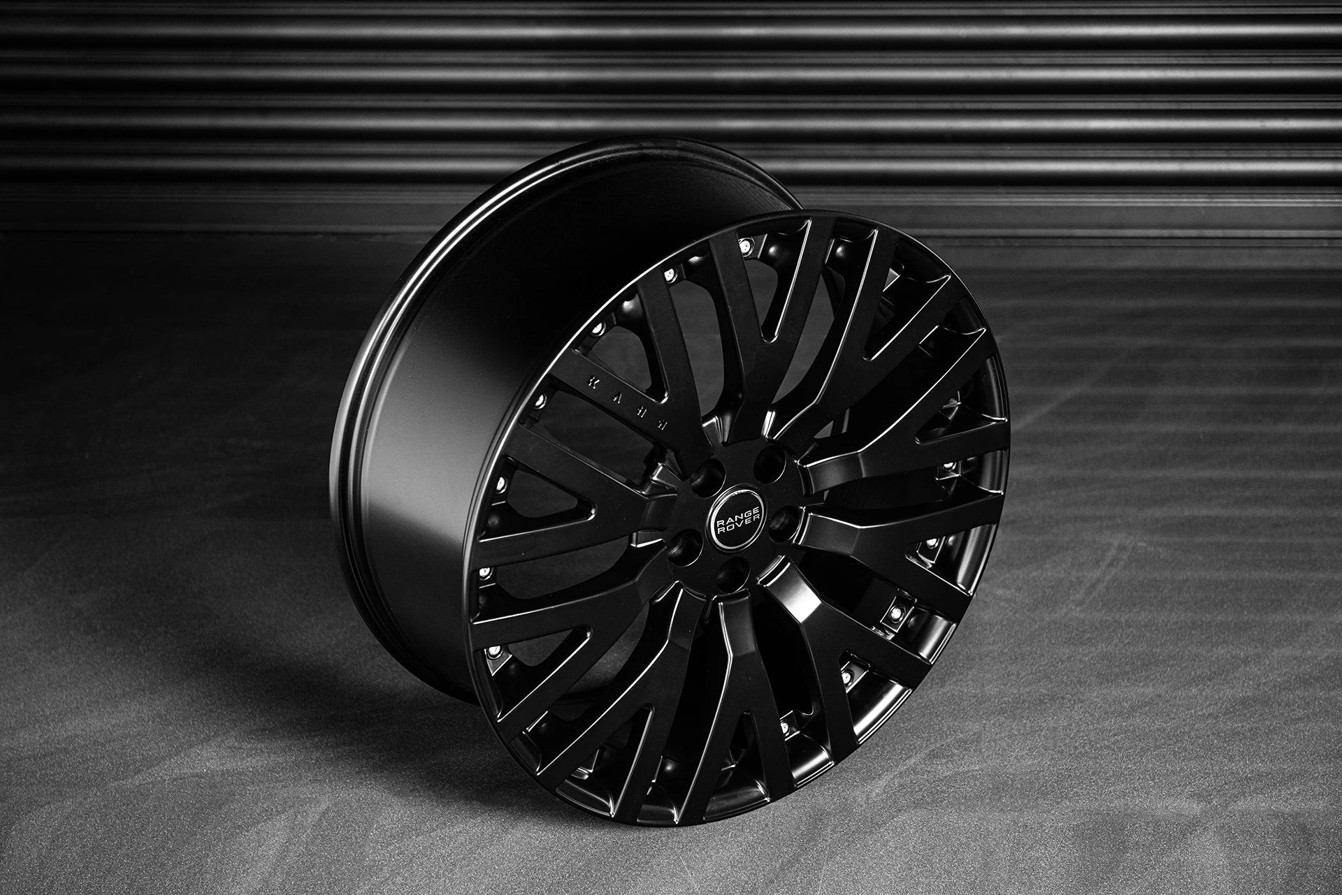 Land Rover Discovery (2017 Onwards) RS-2 Light Alloy Wheels - Image 9