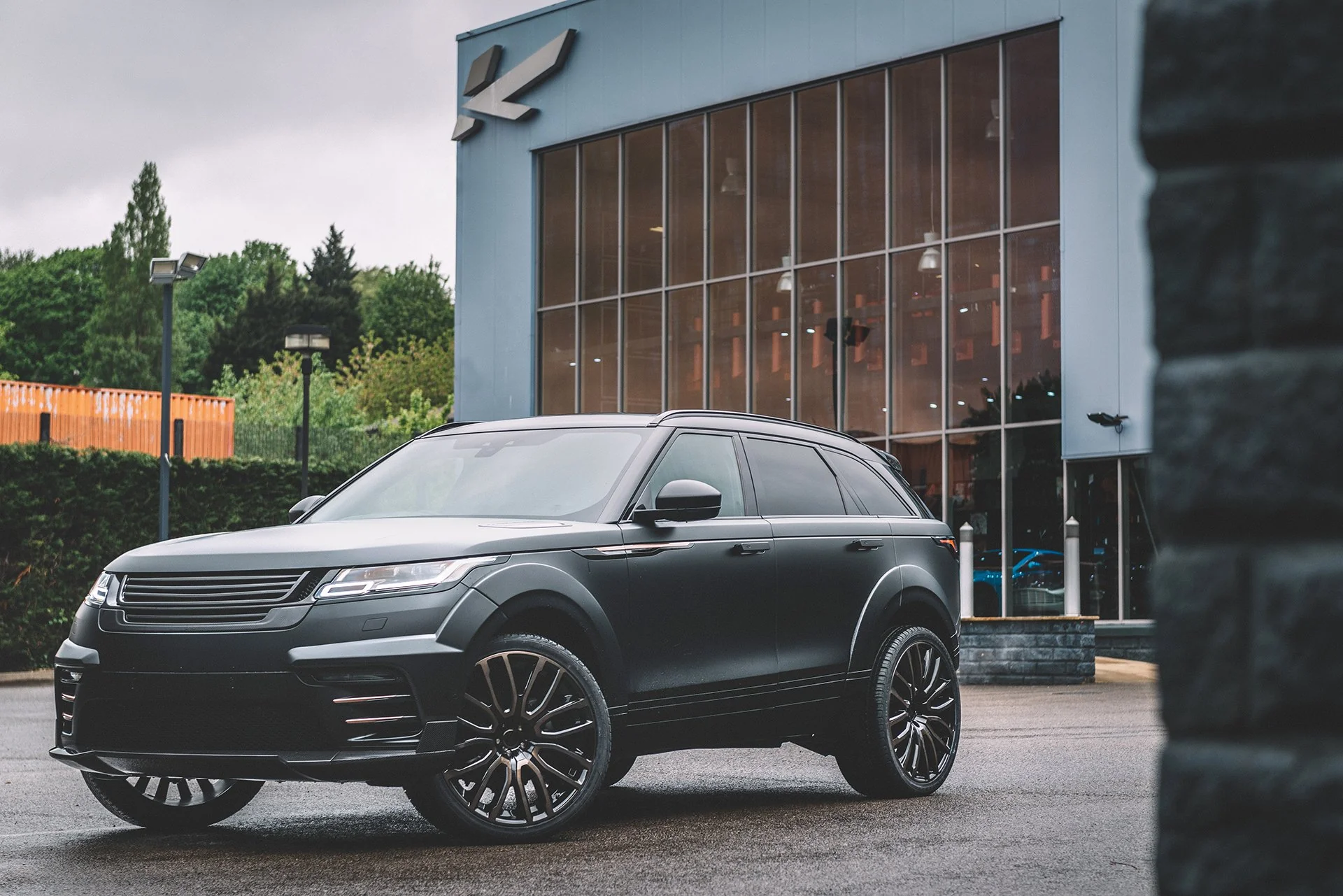 Range Rover Velar (2017 Onwards) Exposed Carbon Front Grille - Image 3