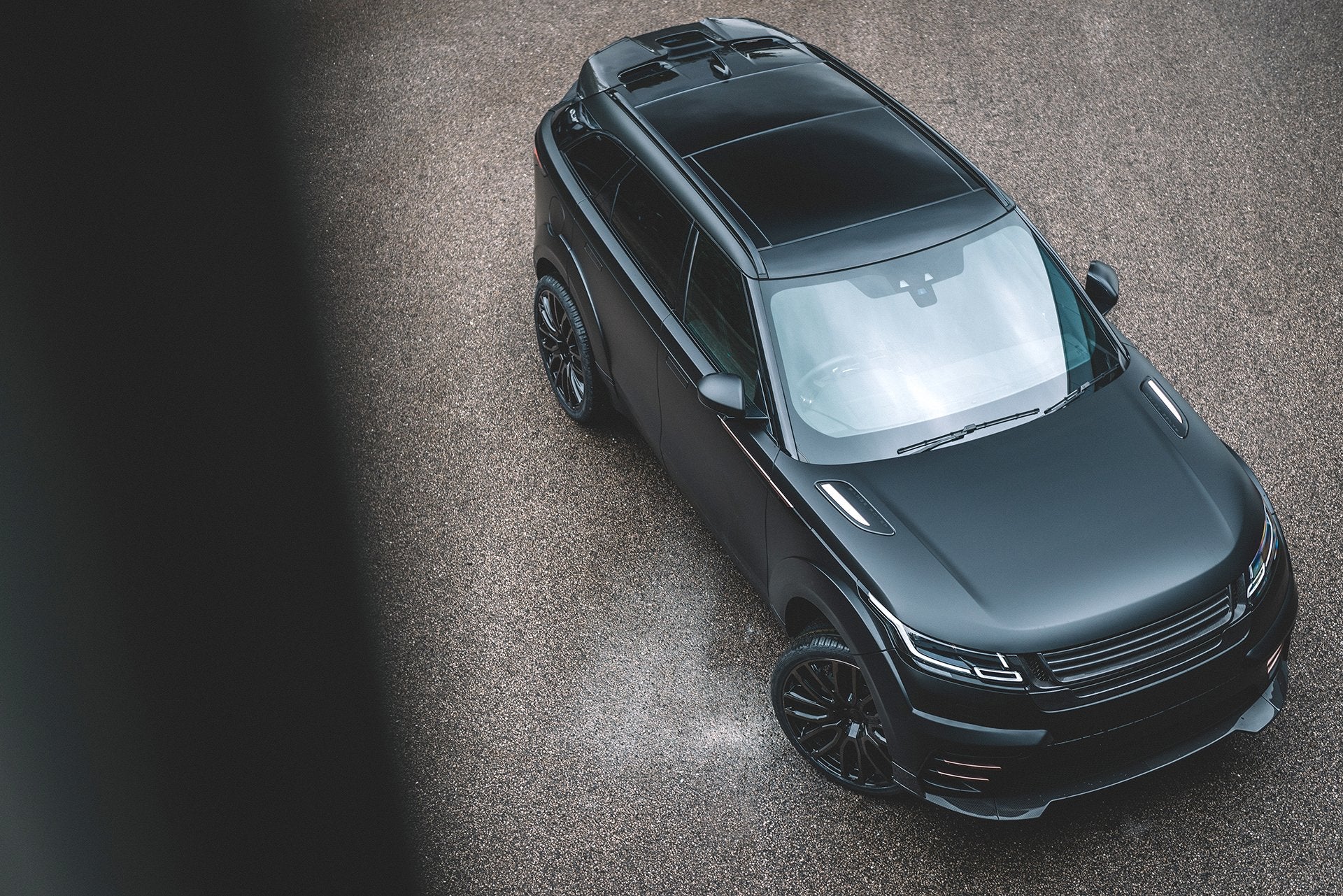 Range Rover Velar (2017 Onwards) Exposed Carbon Large Upper Rear Roof Wing - Image 4