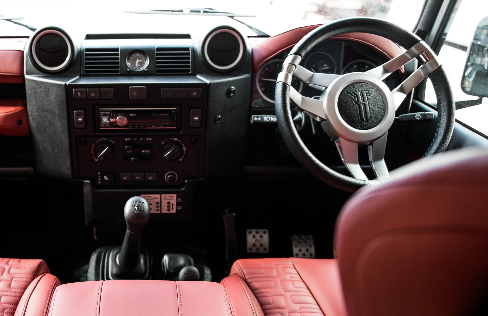 Land Rover Defender (1991-2016) Aluminium Billet Steering Wheel - Brushed Satin - Image 3