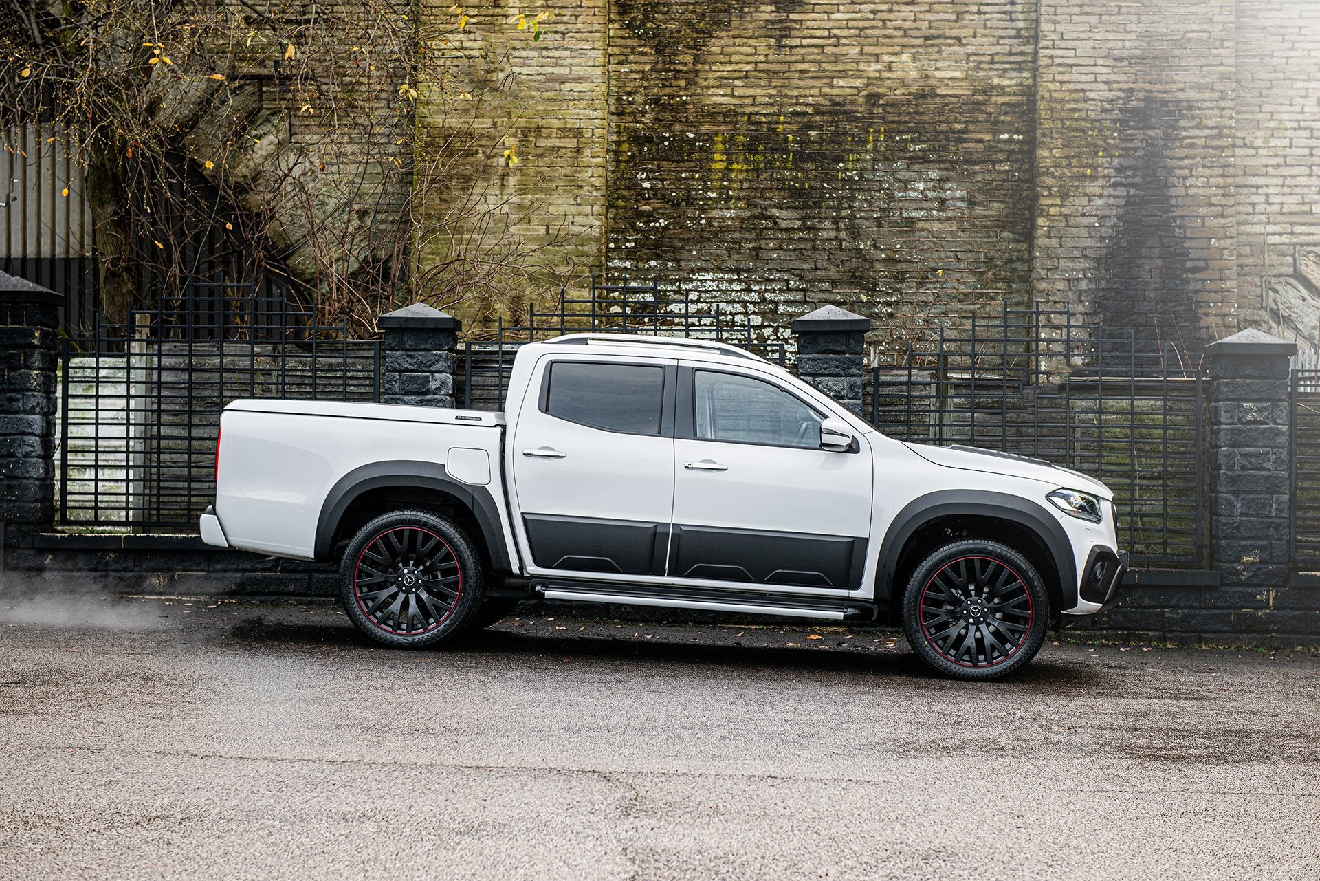 Mercedes X-Class (2019 Onwards) RS Light Alloy Wheels with Red Stripe - Image 27