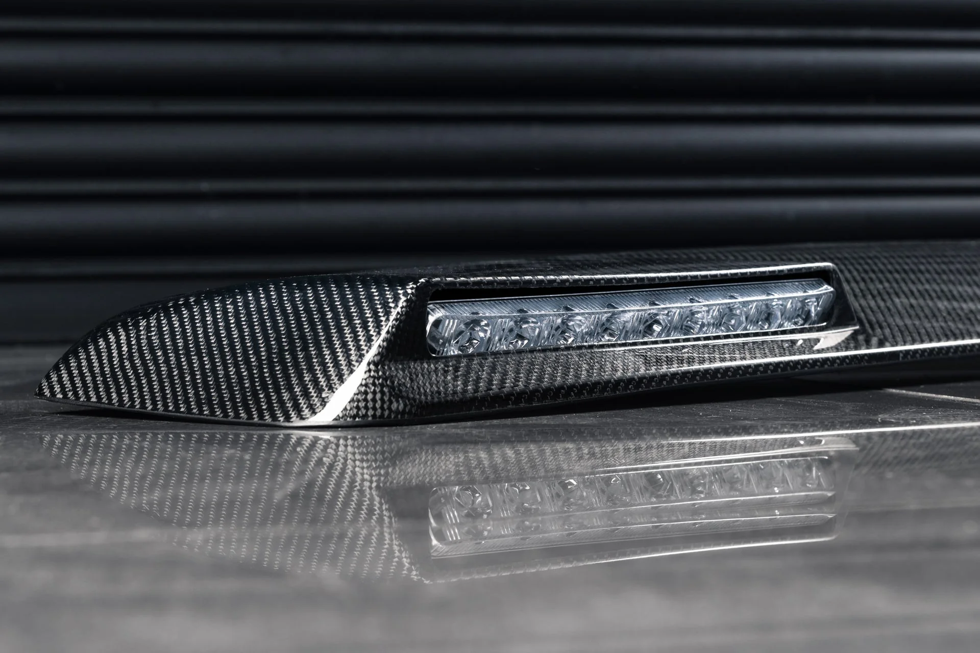 MERCEDES G-WAGON (2018 Onwards) G63 AMG Carbon Fibre Front Roof Shield with LED Lights - Image 6