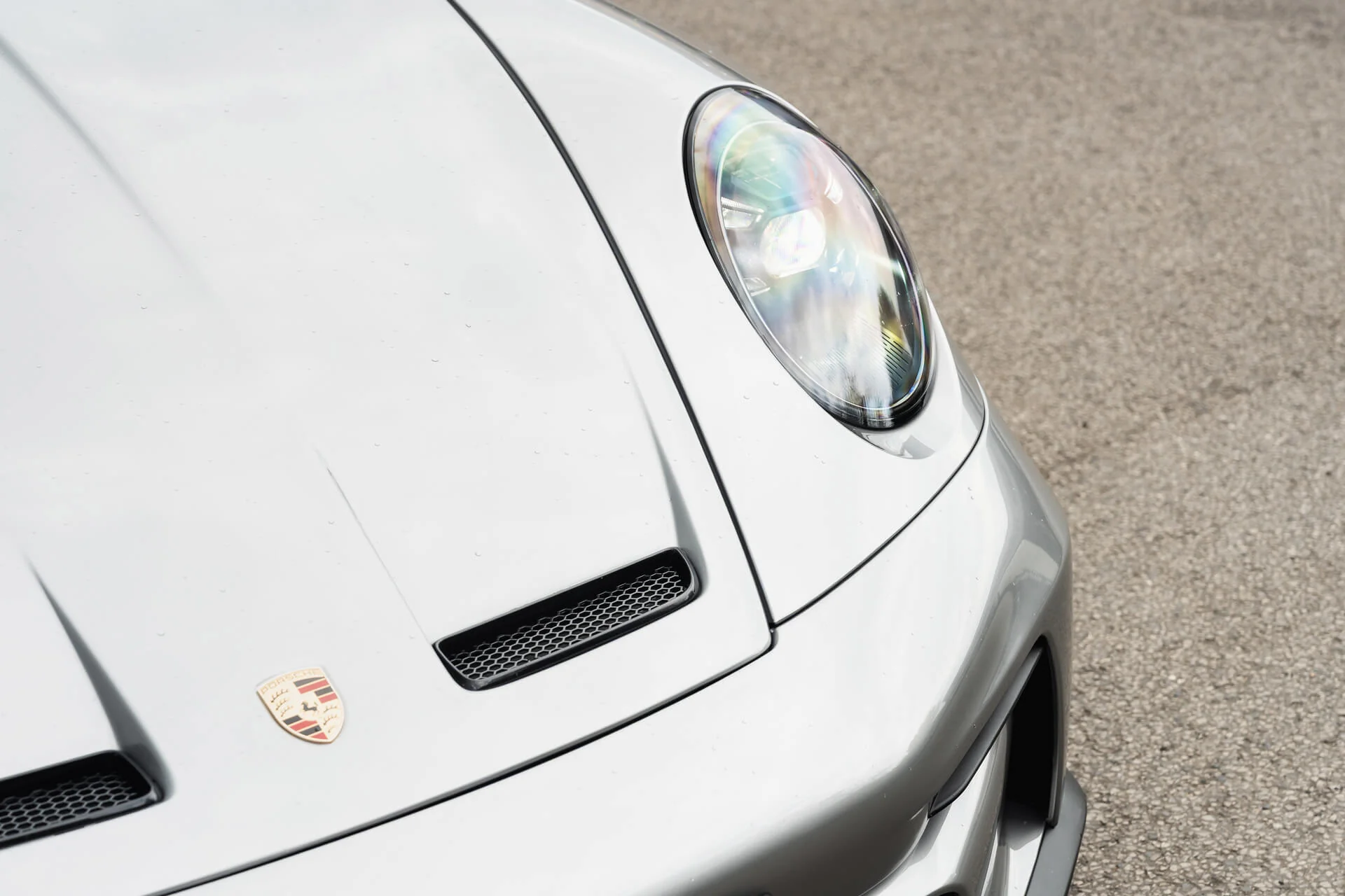 GT3 Carbon Fibre Vented Bonnet Suitable for Porsche 911/992 (2019-2024) - Image 5