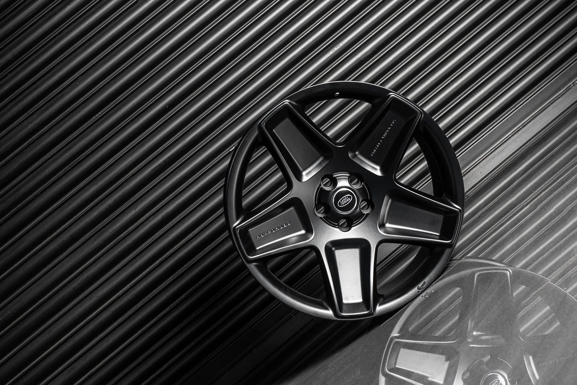 Range Rover (2018-2022) Mondial Retro RS-Forged Light Alloy Wheels - Black Edition - Image 3