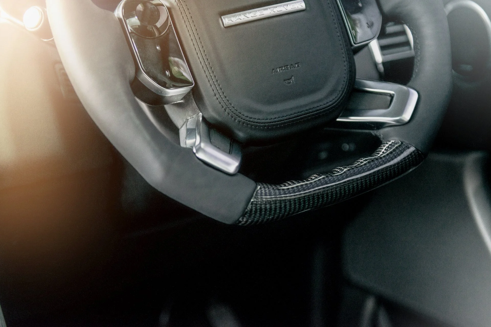 Range Rover (2018-2022) Exposed Carbon Steering Wheel - Image 3