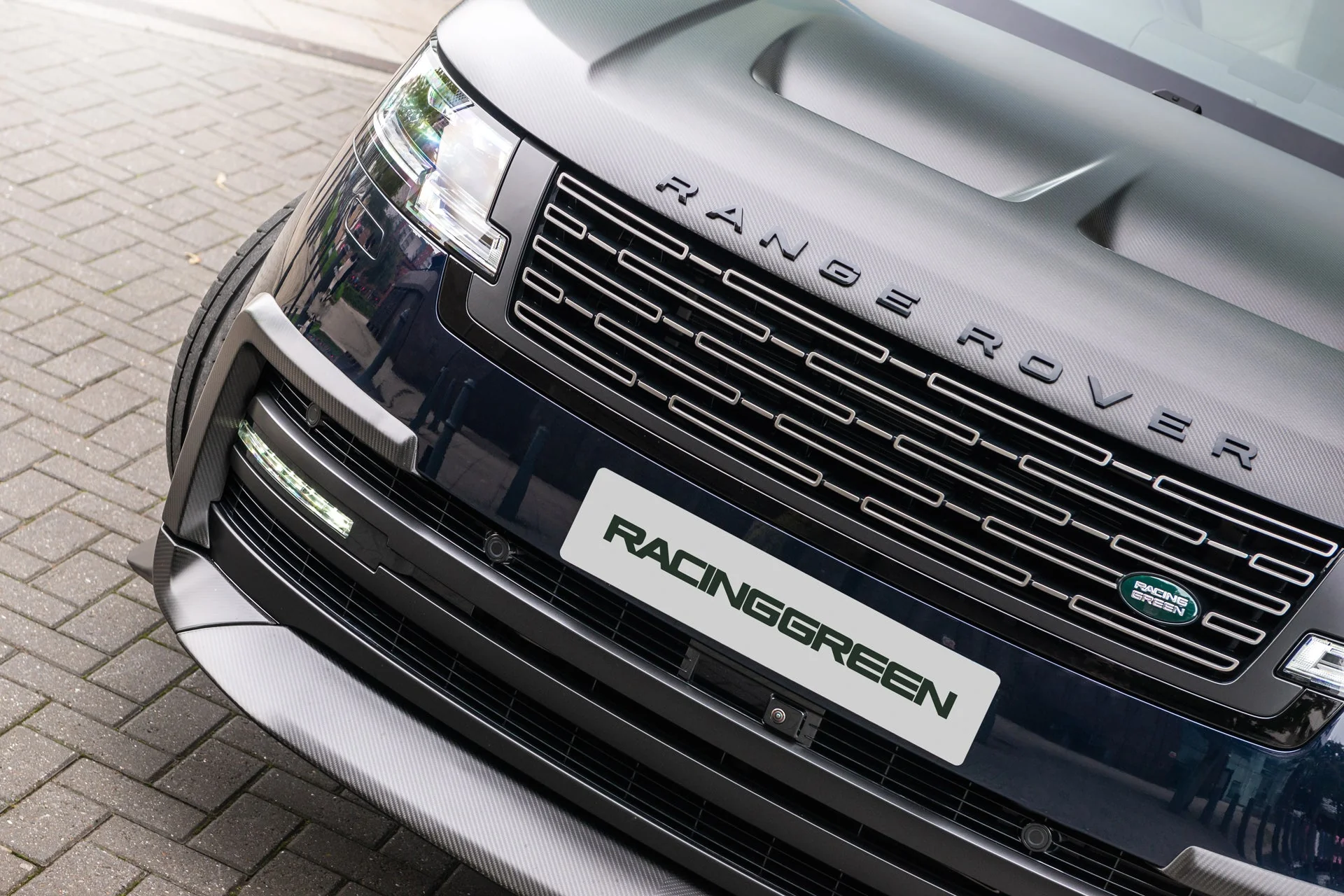 Range Rover (2022 Onwards) Exposed Carbon Bonnet - Image 5