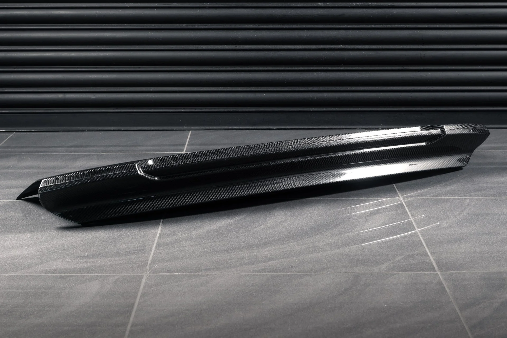 Range Rover (2022 Onwards) Exposed Carbon Signature Front Bumper Spoiler - Image 12