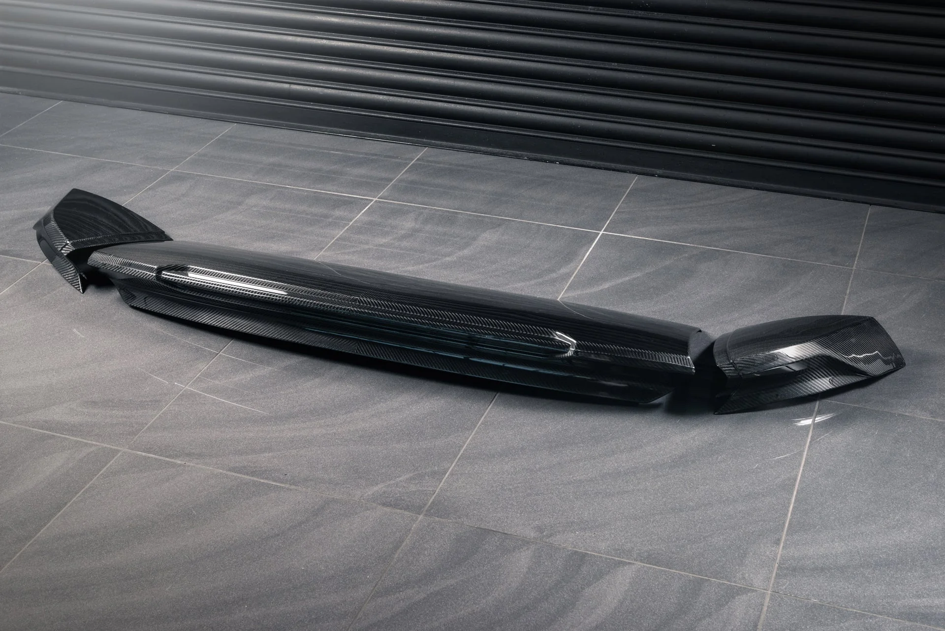 Range Rover (2022 Onwards) Exposed Carbon Signature Front Bumper Spoiler - Image 3