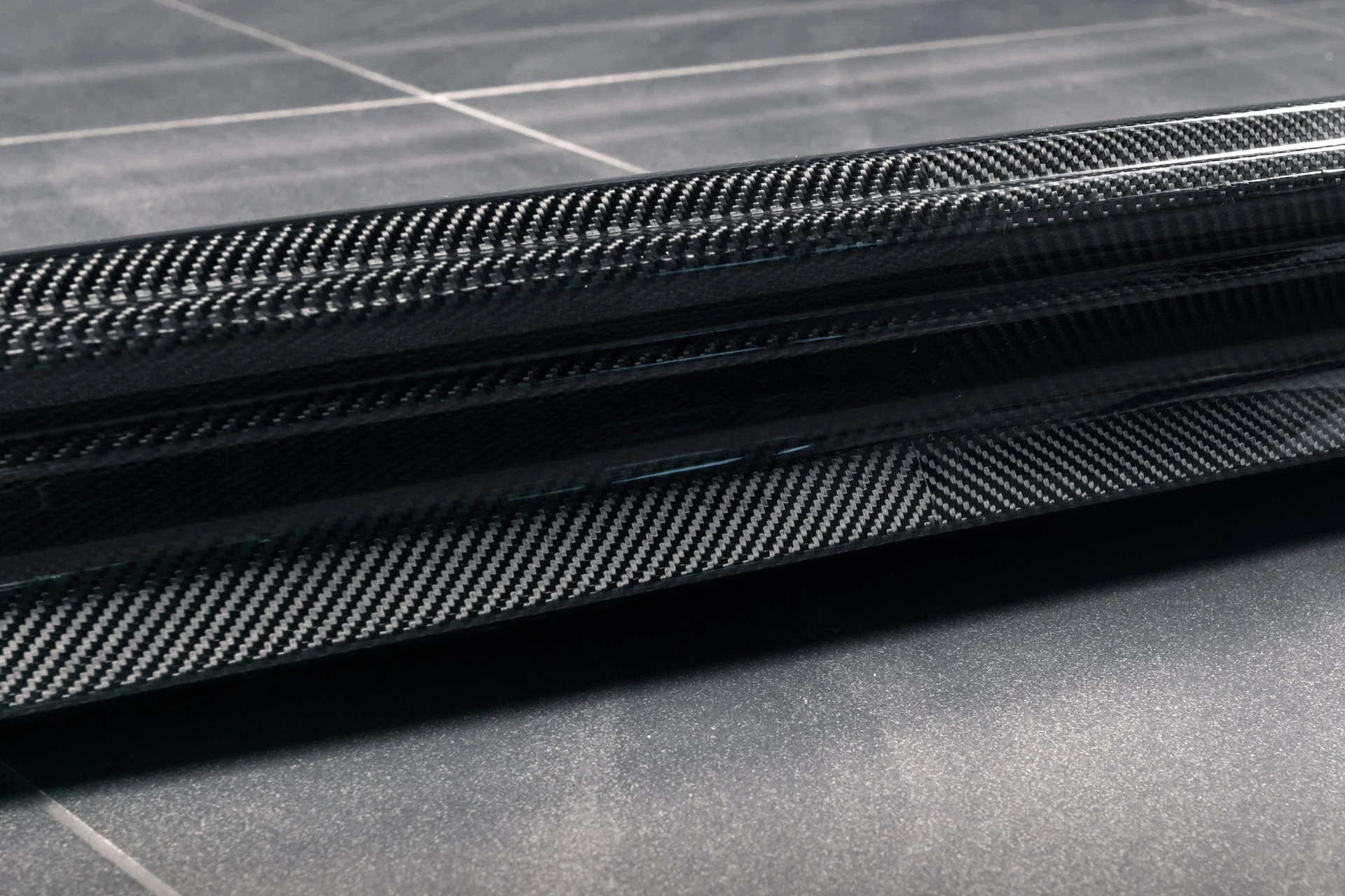 Range Rover (2022 Onwards) Exposed Carbon Signature Front Bumper Spoiler - Image 9
