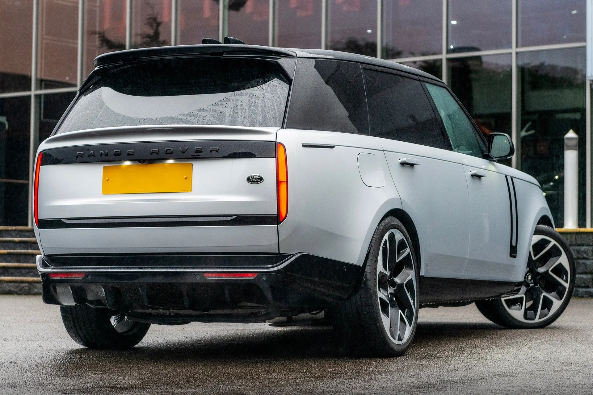 Range Rover (2022 Onwards) Redefined Rear Bumper Valance - Image 3