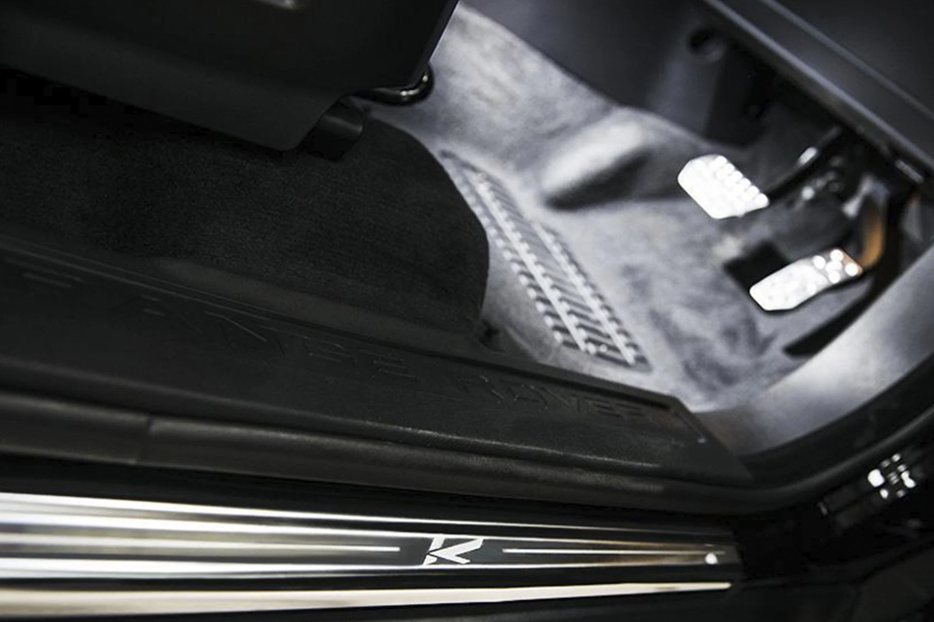 Range Rover Evoque (2011-2018) Door Entry Sill Plates (2DR) - Image 2