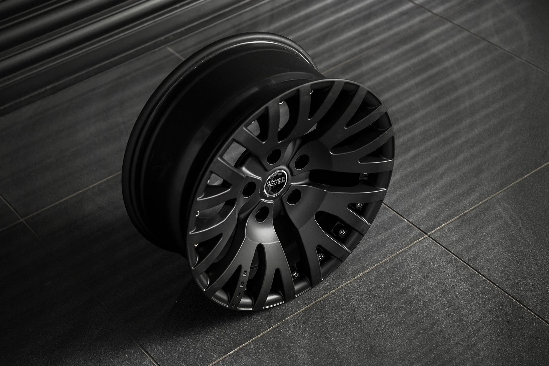 Range Rover Evoque (2011-2018) Wide Arch 1941DC Light Alloy Wheels - Image 3
