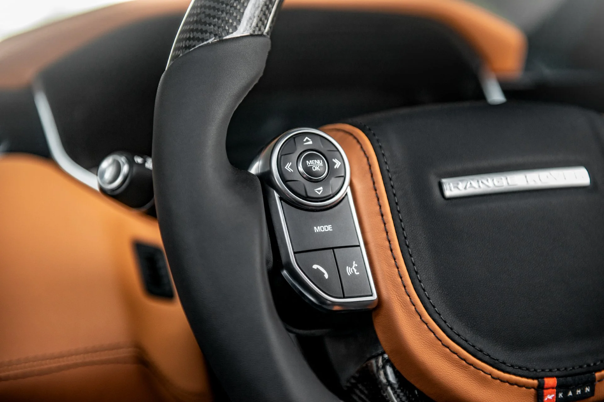RANGE ROVER SPORT SVR (2015-2018) Exposed Carbon Steering Wheel - Image 4