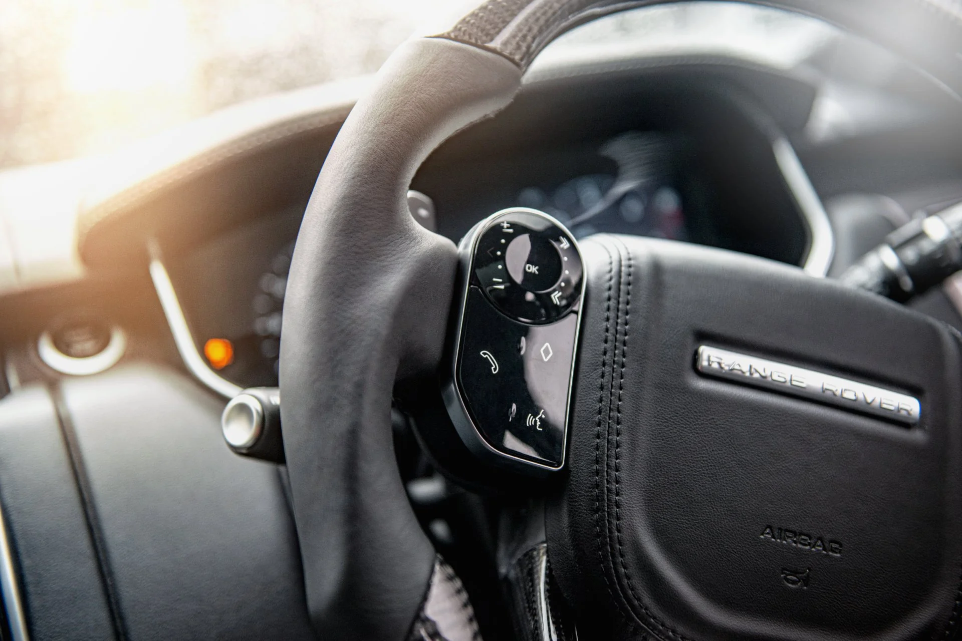 RANGE ROVER SPORT SVR (2015-2018) Exposed Carbon Steering Wheel - Image 8
