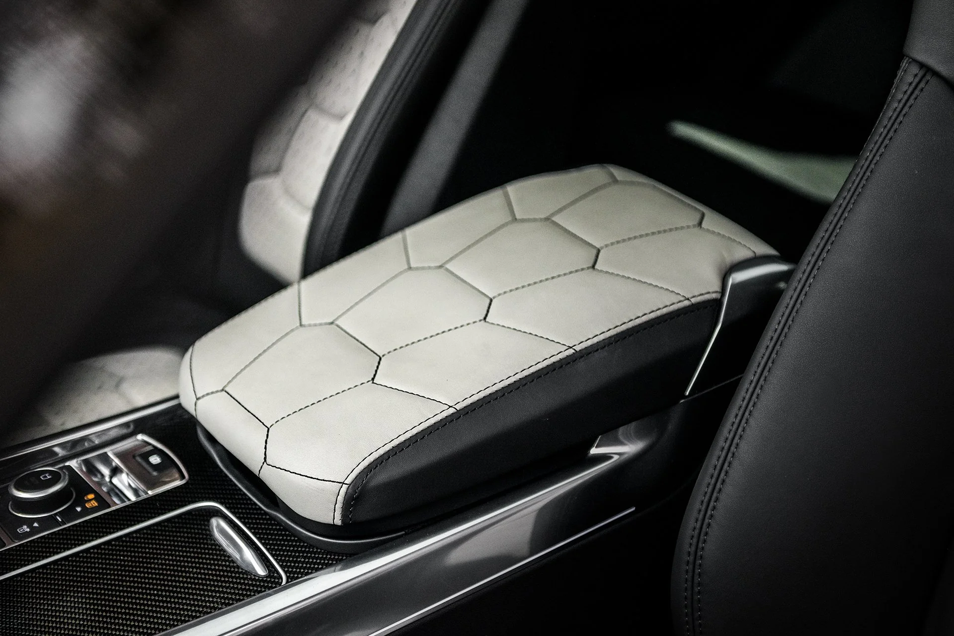 Range Rover Sport SVR (2018 Onwards) Leather Interior - Image 11