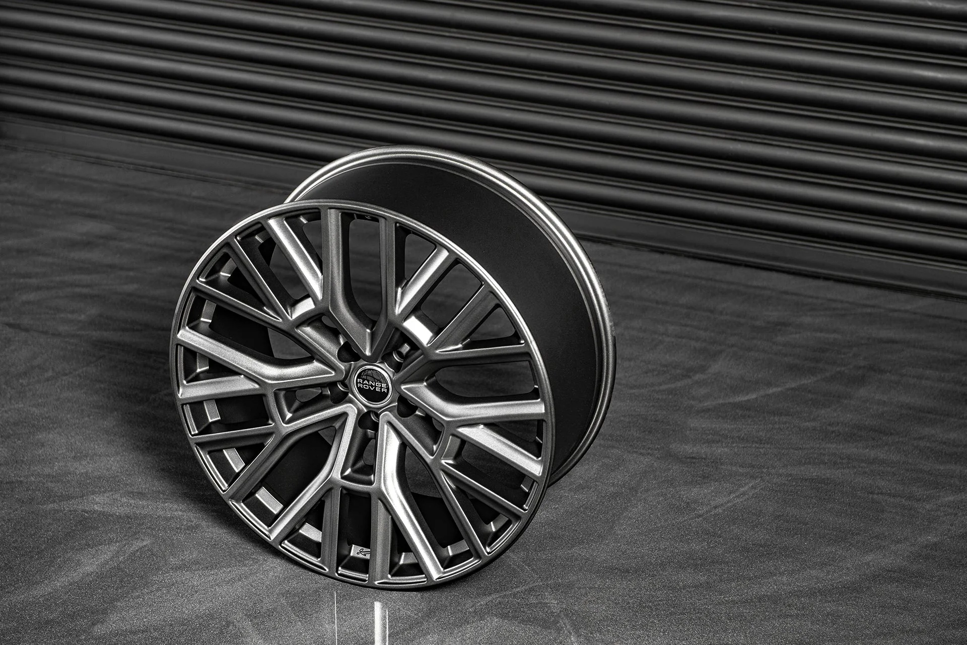 Range Rover Sport SVR (2018 Onwards) RS 3.0 Alloy Wheels - Image 11