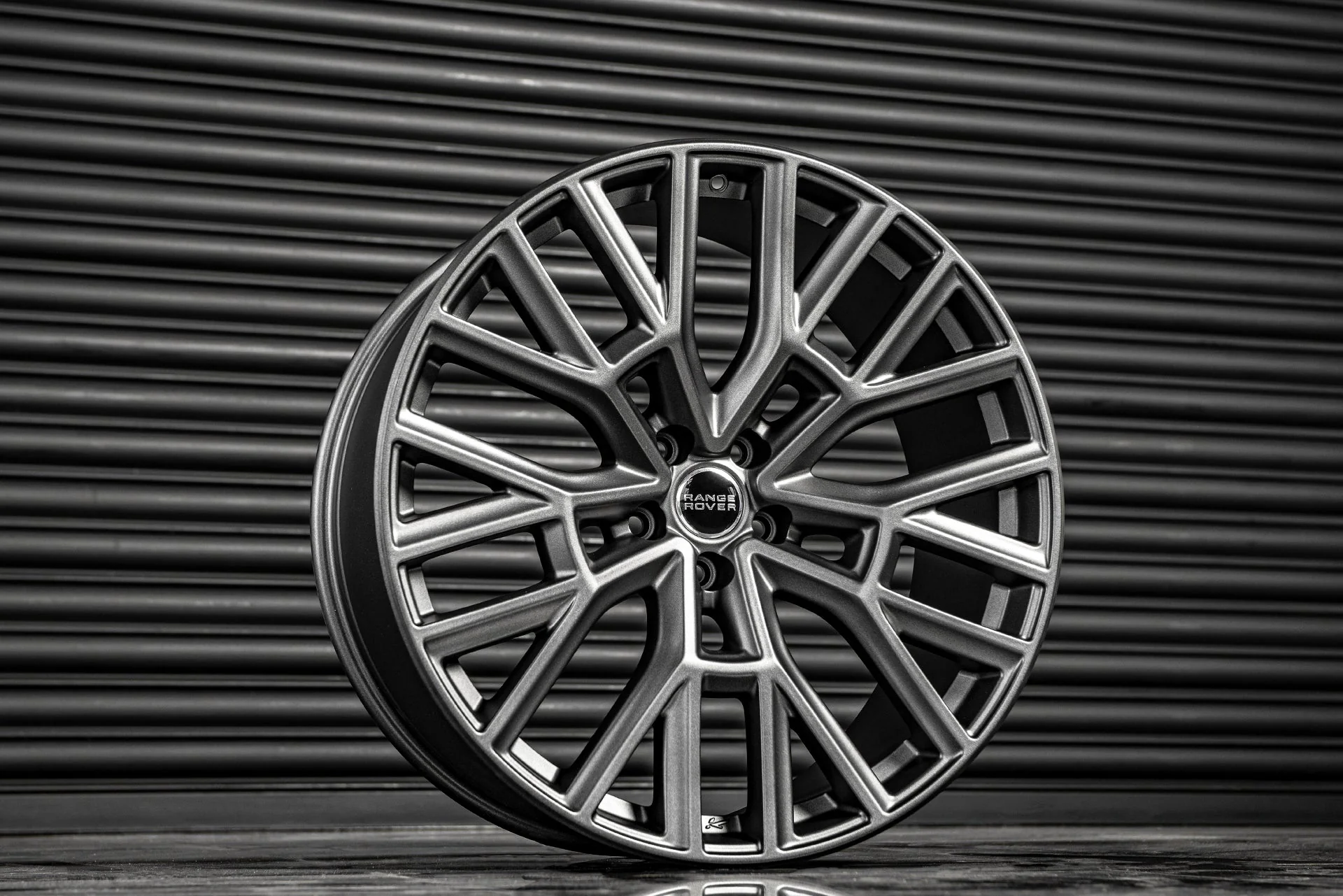 Range Rover Sport SVR (2018 Onwards) RS 3.0 Alloy Wheels - Image 14
