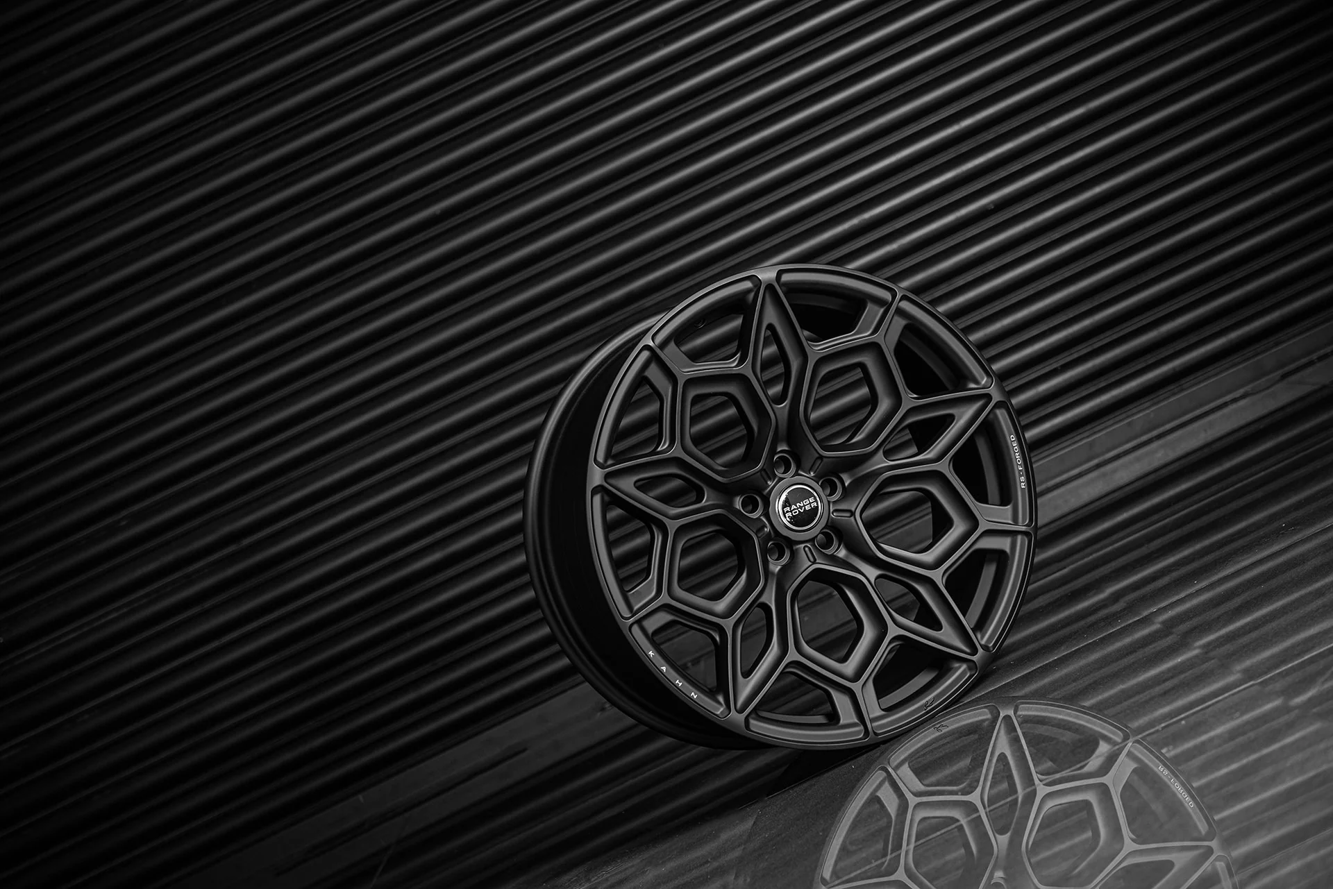 Range Rover Sport SVR (2018 Onwards) Type 57 RS-Forged Alloy Wheels - Image 8