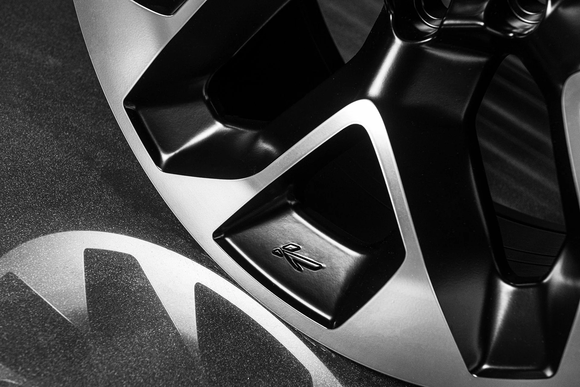 Range Rover Sport SVR (2018 Onwards) Type 60 RS-Forged Light Alloy Wheels - Image 3