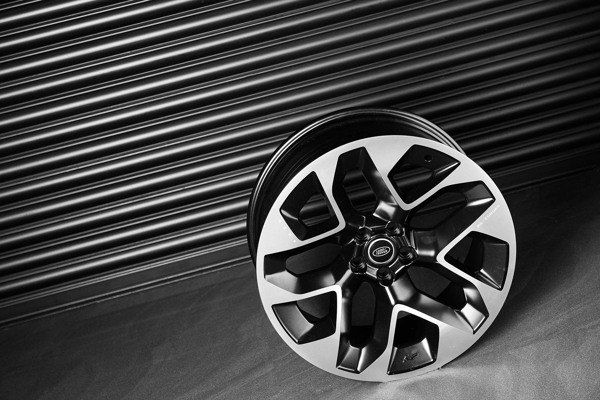 Range Rover Sport SVR (2018 Onwards) Type 60 RS-Forged Light Alloy Wheels - Image 8