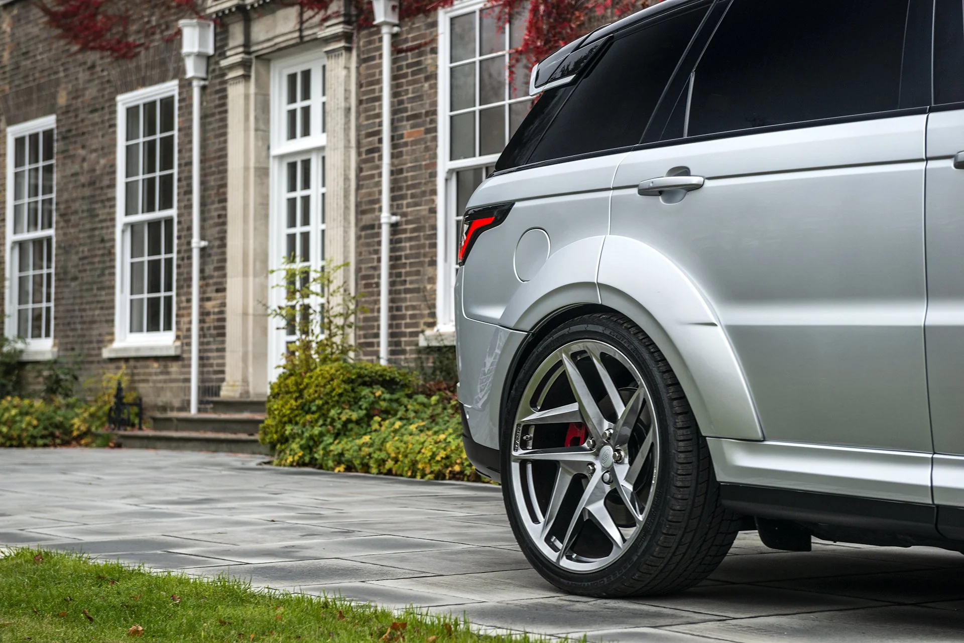 RANGE ROVER SPORT SVR (2018 Onwards) PACE CAR Exposed Carbon Body Kit - Image 28