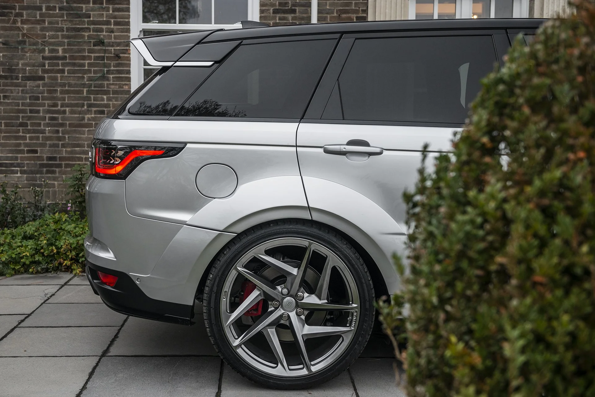 RANGE ROVER SPORT SVR (2018 Onwards) PACE CAR Exposed Carbon Body Kit - Image 32