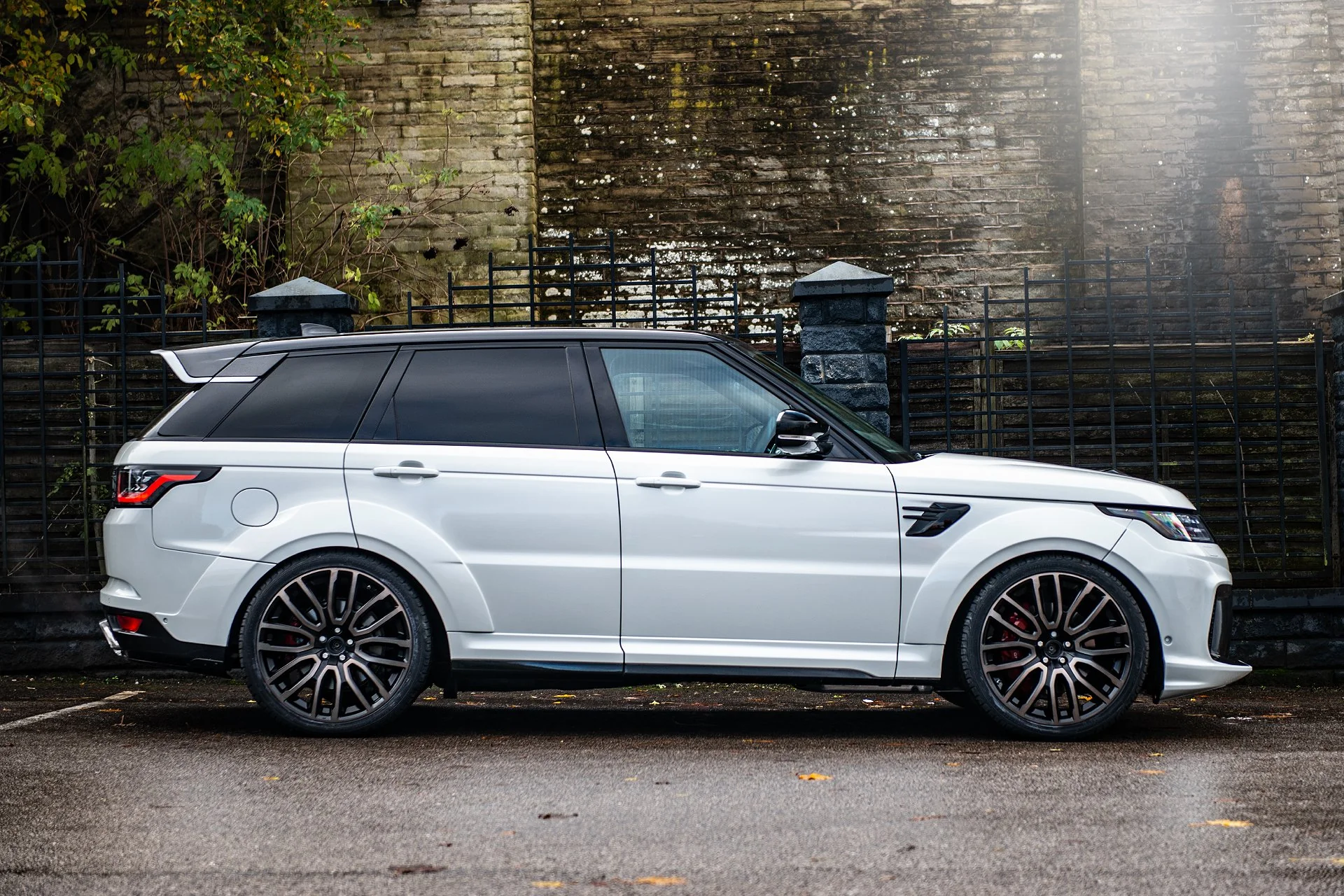RANGE ROVER SPORT SVR (2018 Onwards) PACE CAR Exposed Carbon Body Kit - Image 40