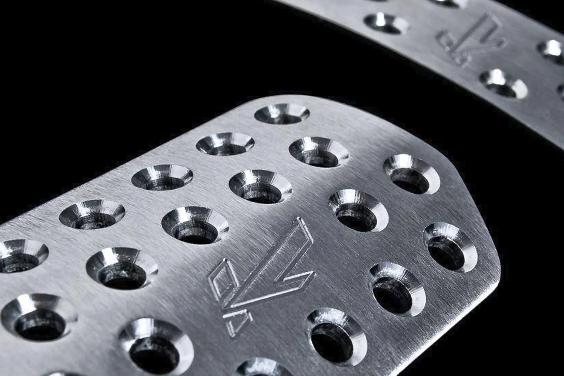 Range Rover (2009-2012) VENTED FOOT PEDALS IN MACHINED ALUMINIUM