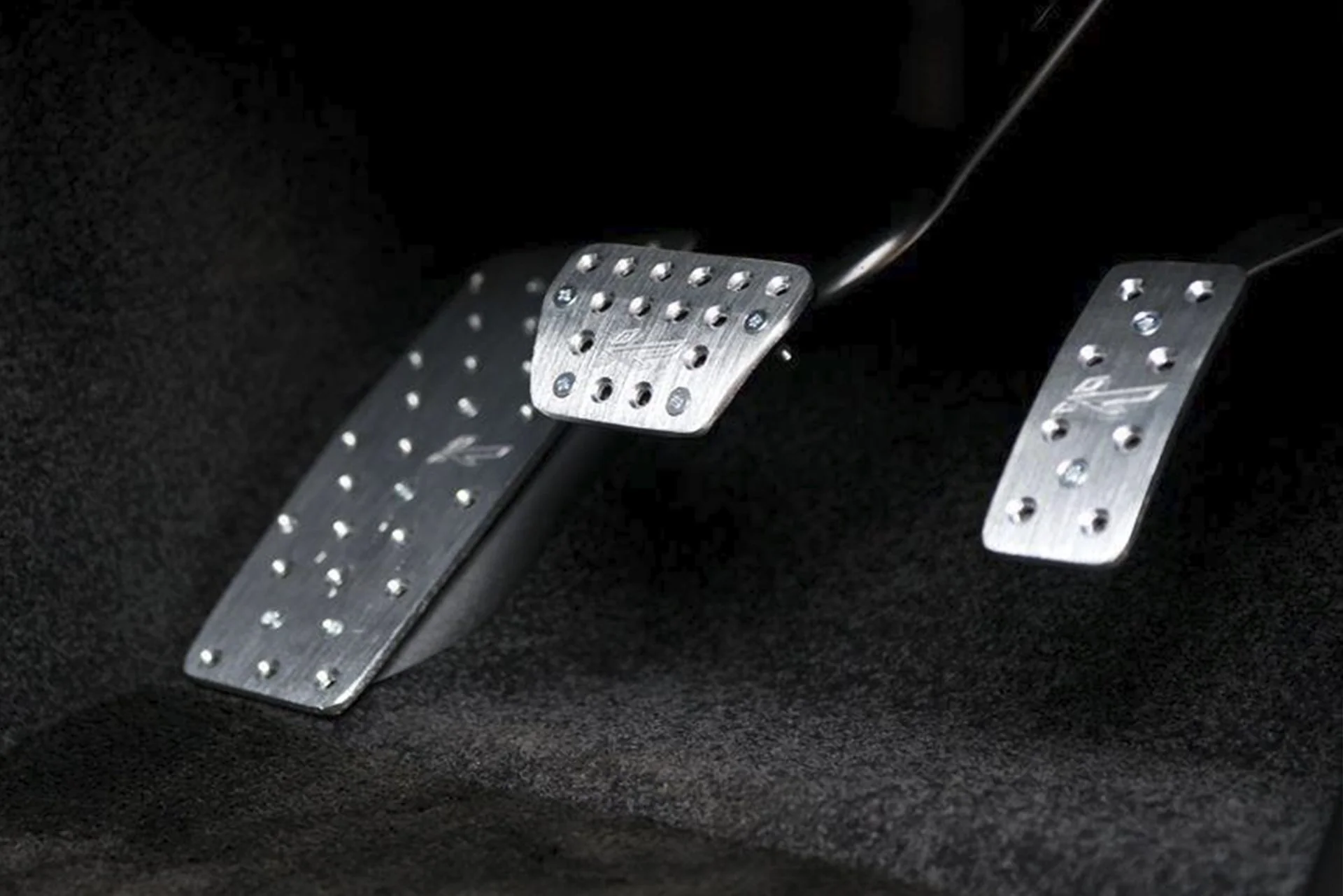 Range Rover (2009-2012) VENTED FOOT PEDALS IN MACHINED ALUMINIUM - Image 2