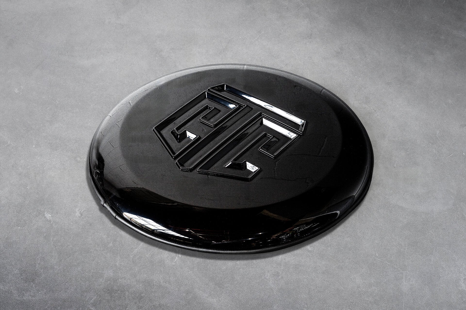 Land Rover Defender (2020 Onwards) CTC Crest Hard Spare Wheel Cover - Image 4