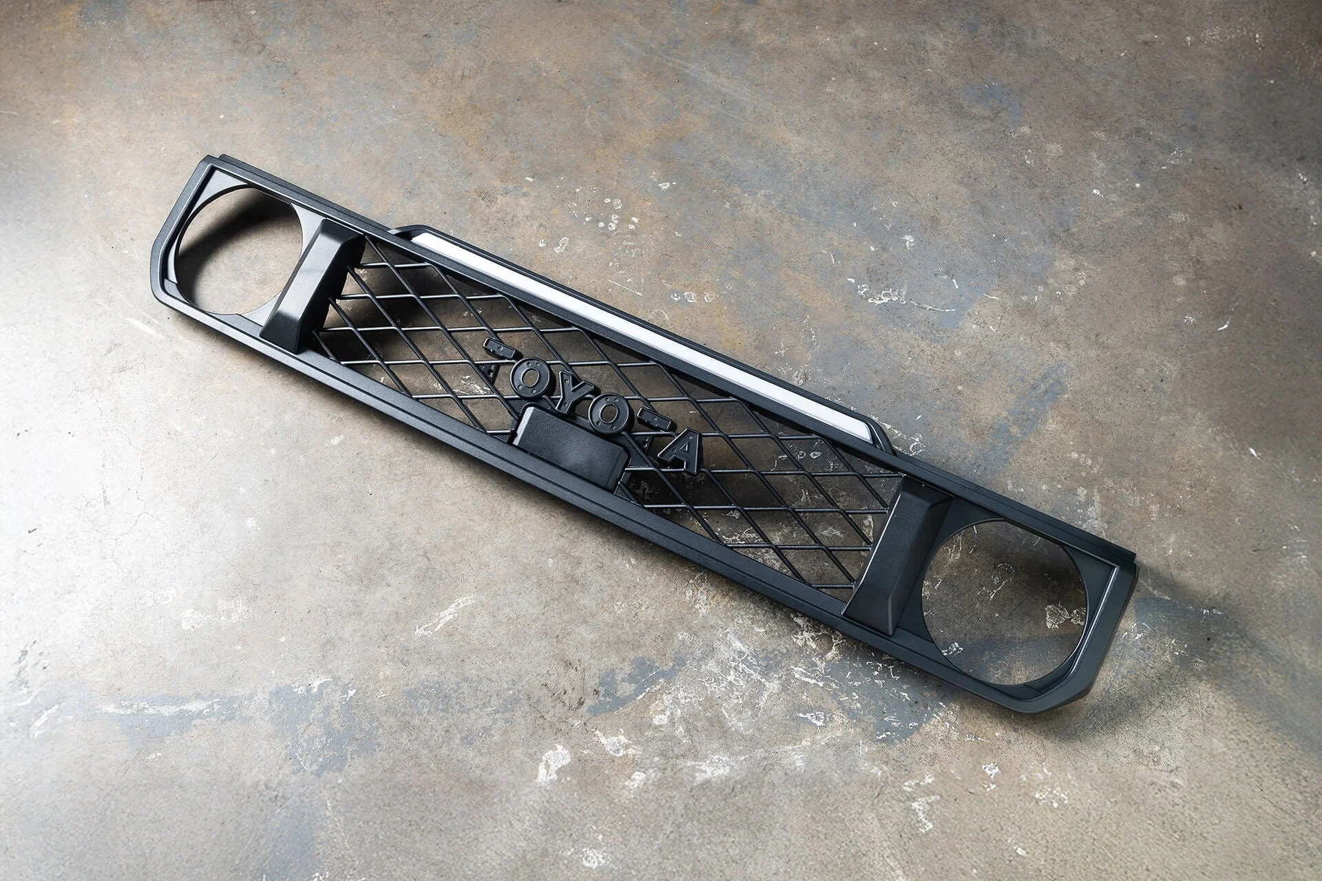 Toyota Land Cruiser 70 (2023 Onwards) Front Grille with LED Lightbar - Image 11