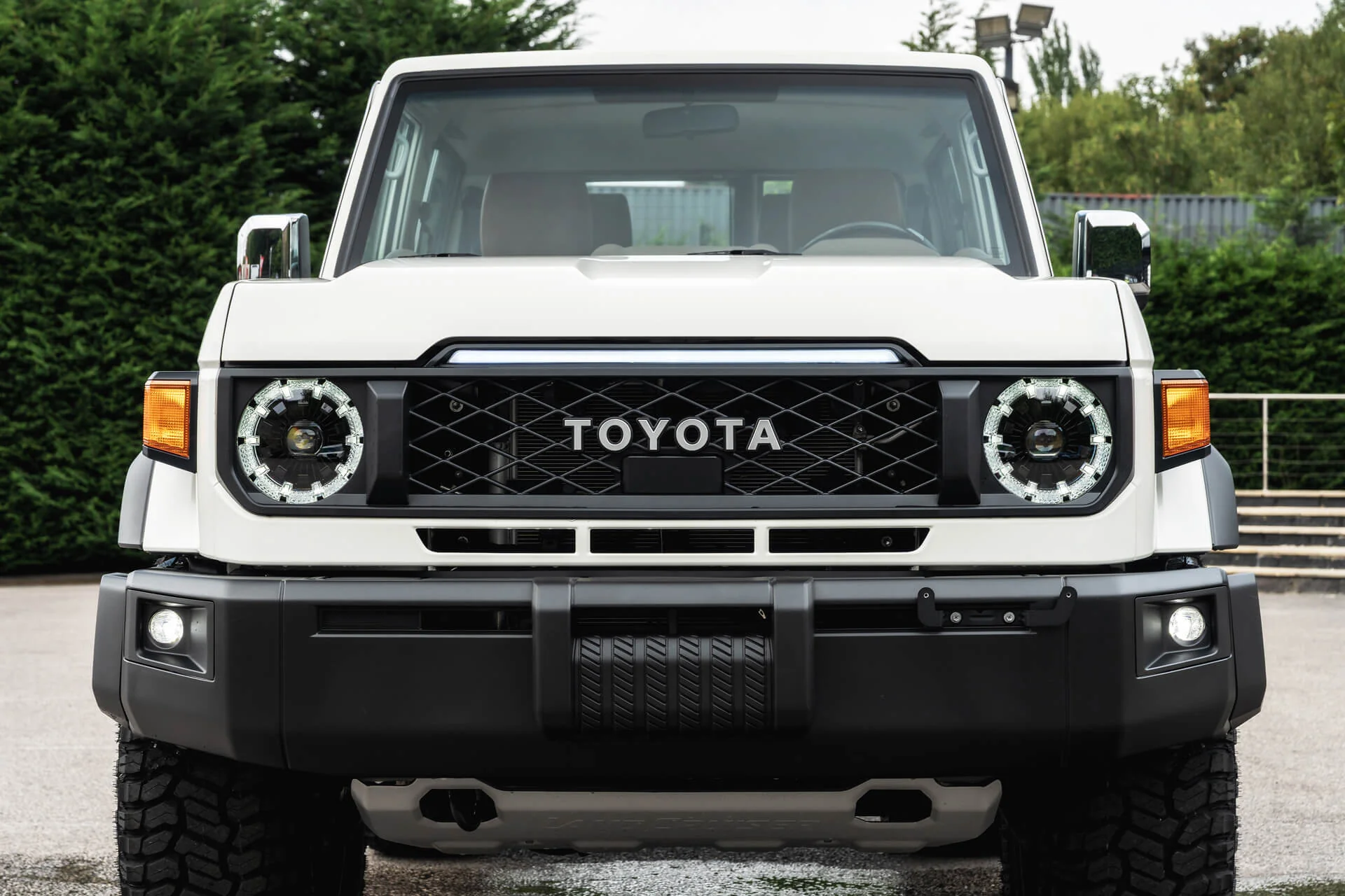 Toyota Land Cruiser 70 (2023 Onwards) Front Grille with LED Lightbar - Image 21