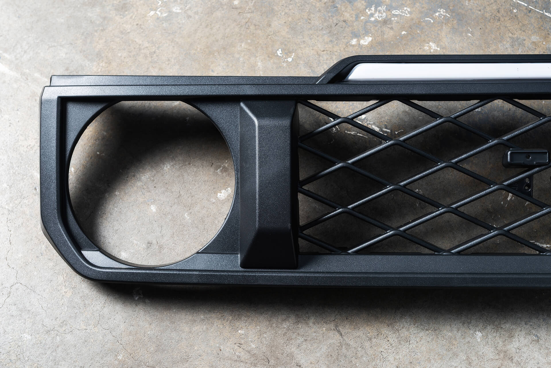 Toyota Land Cruiser 70 (2023 Onwards) Front Grille with LED Lightbar - Image 8